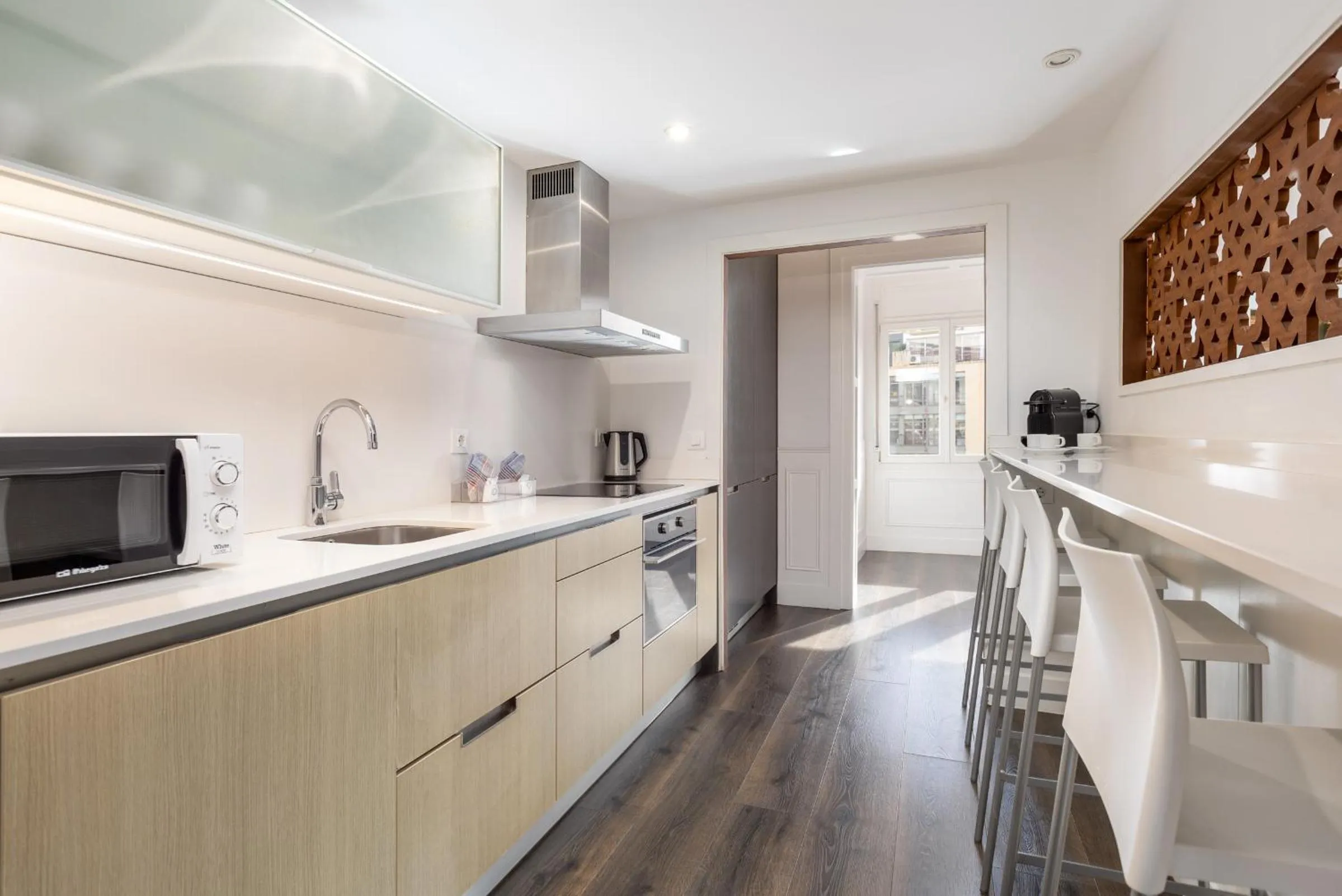 Kitchen or kitchenette in Enjoybcn Coliseum Apartments