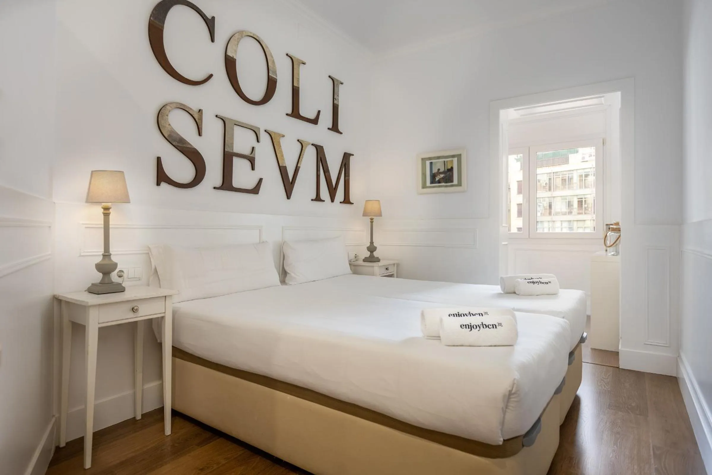 Bed in Enjoybcn Coliseum Apartments