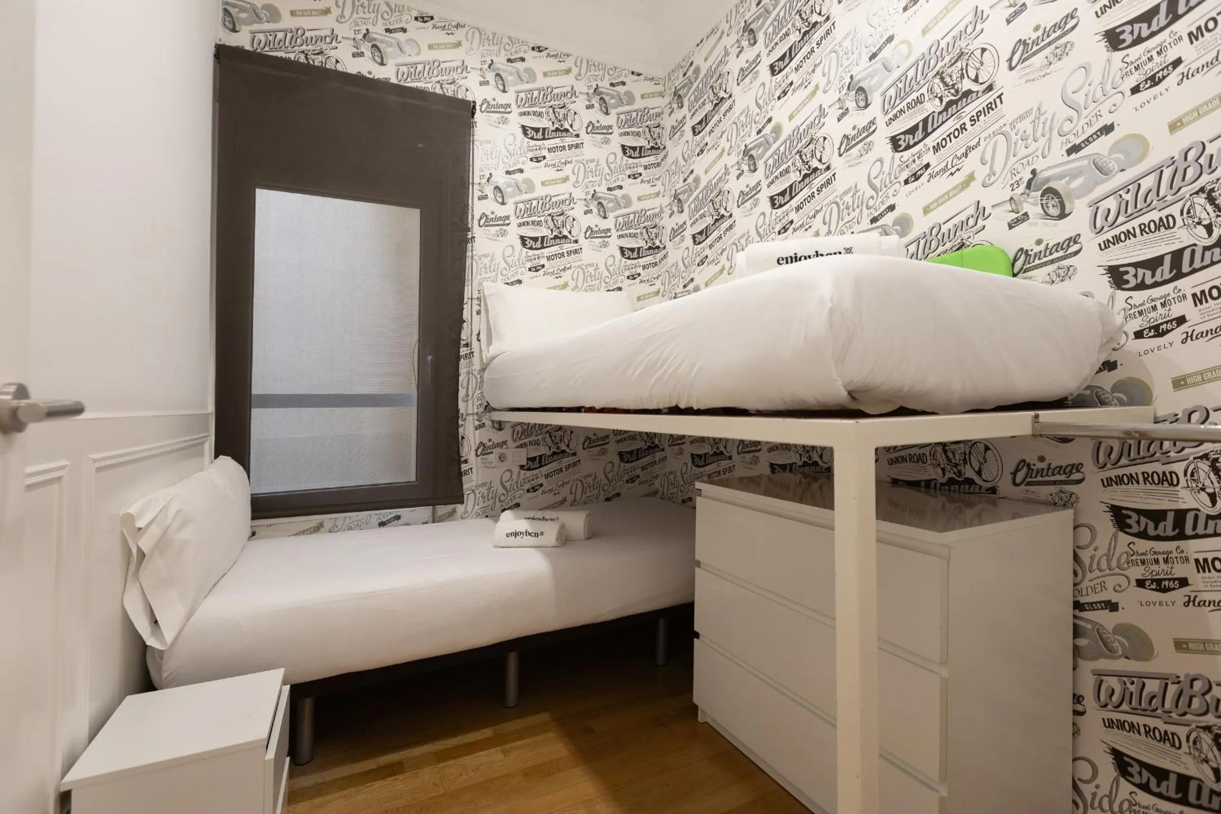Bed in Enjoybcn Coliseum Apartments