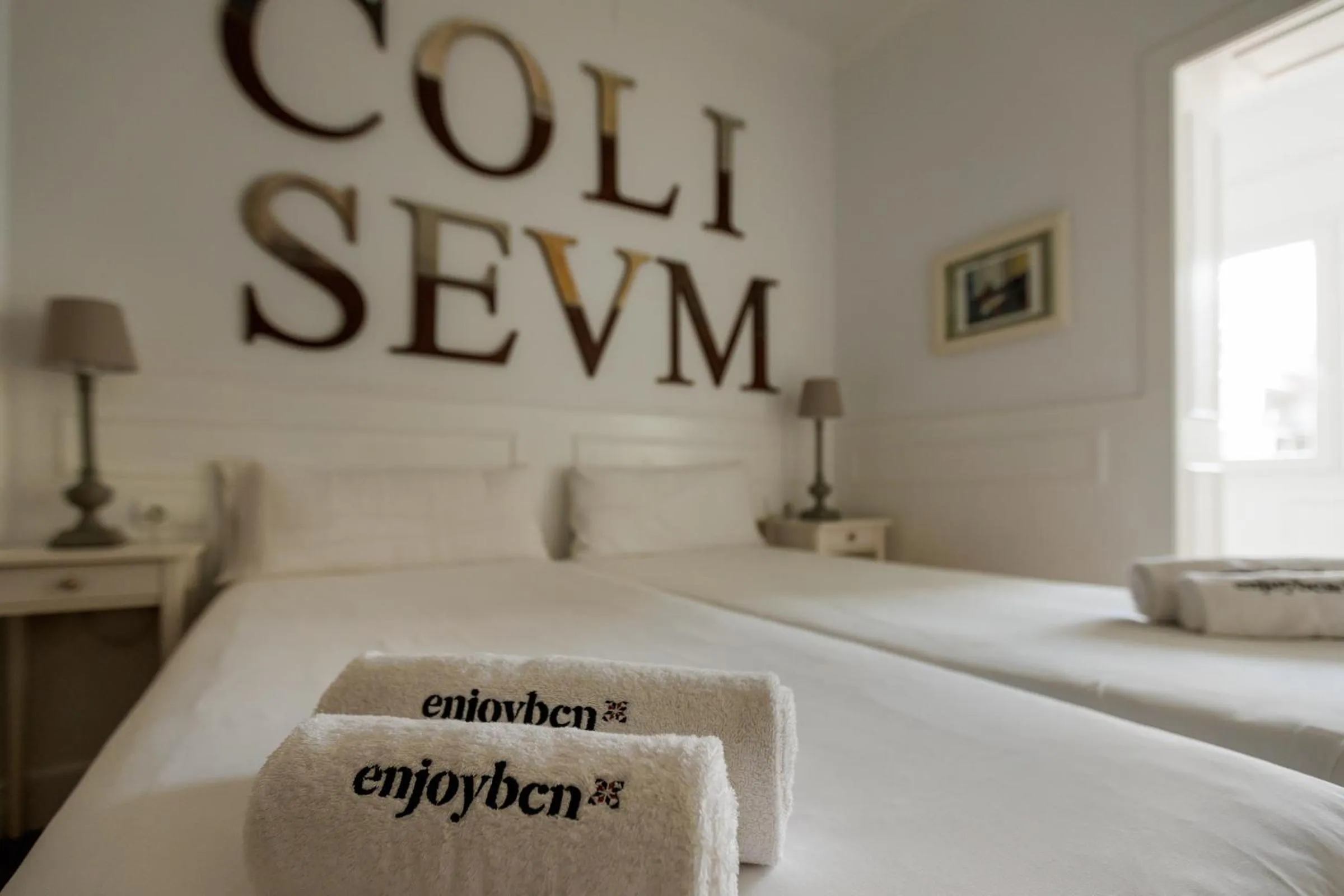 Bed in Enjoybcn Coliseum Apartments