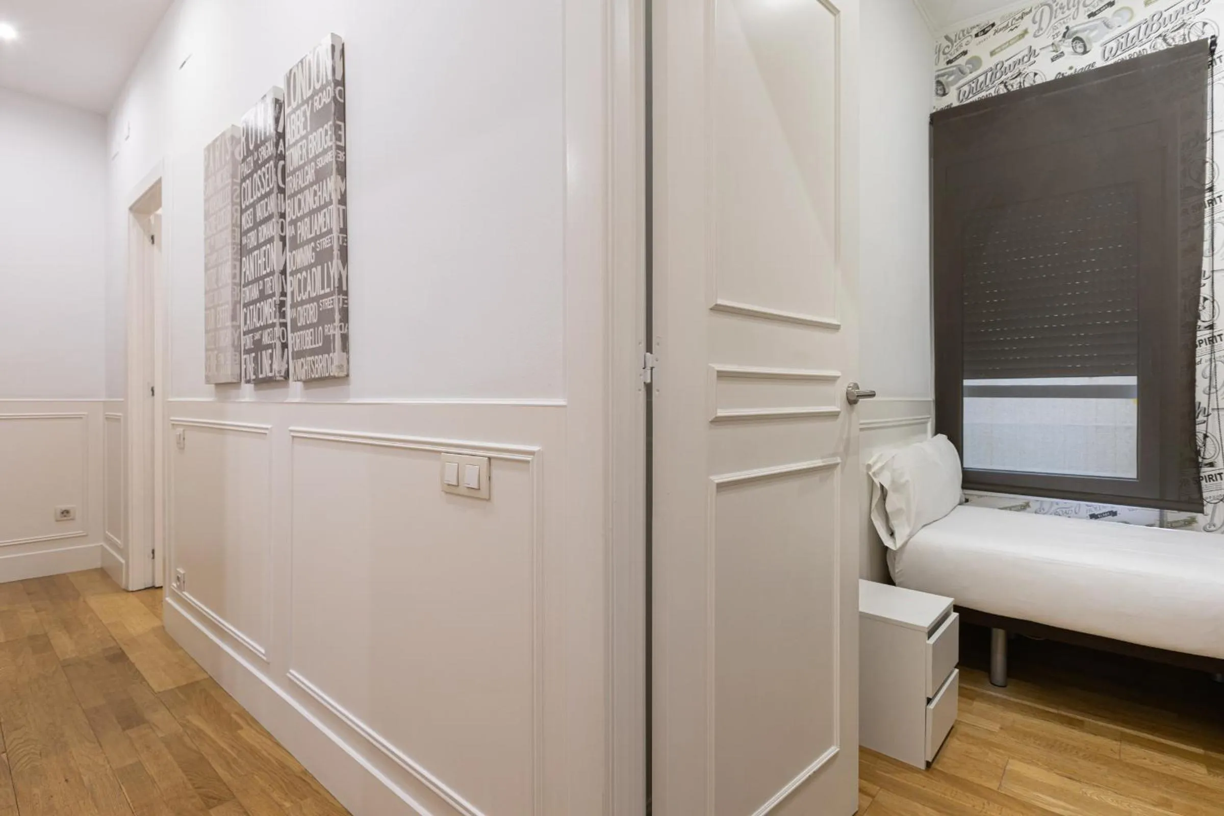 Bed in Enjoybcn Coliseum Apartments