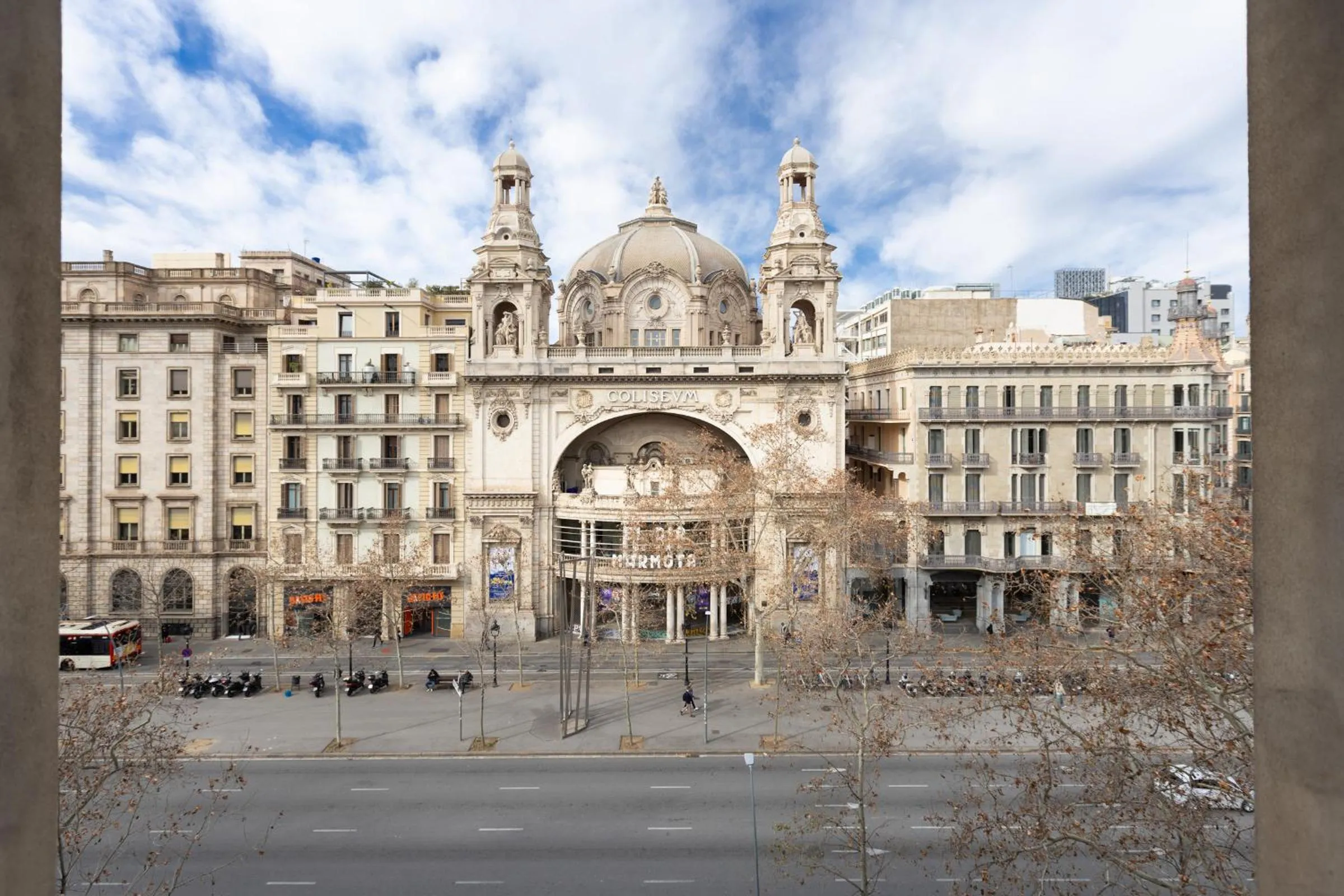 Nearby landmark in Enjoybcn Coliseum Apartments