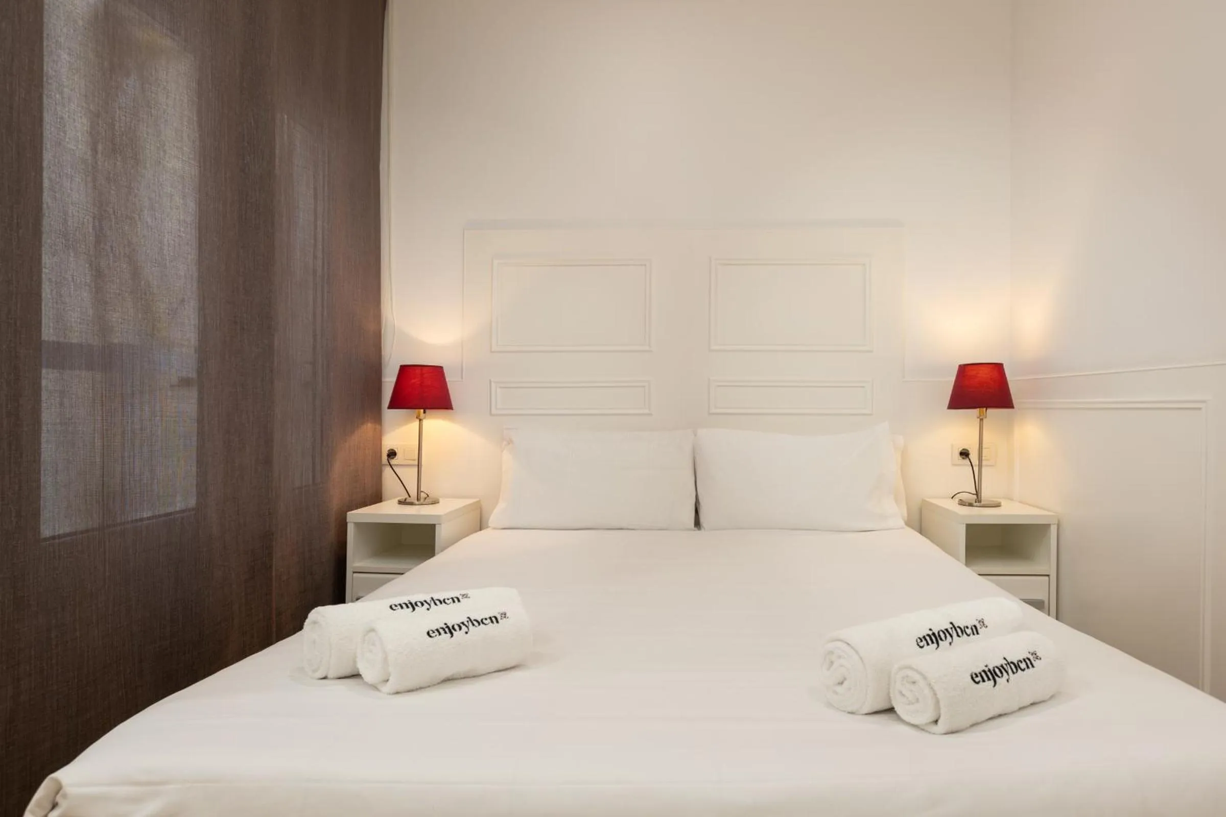 Bed in Enjoybcn Coliseum Apartments