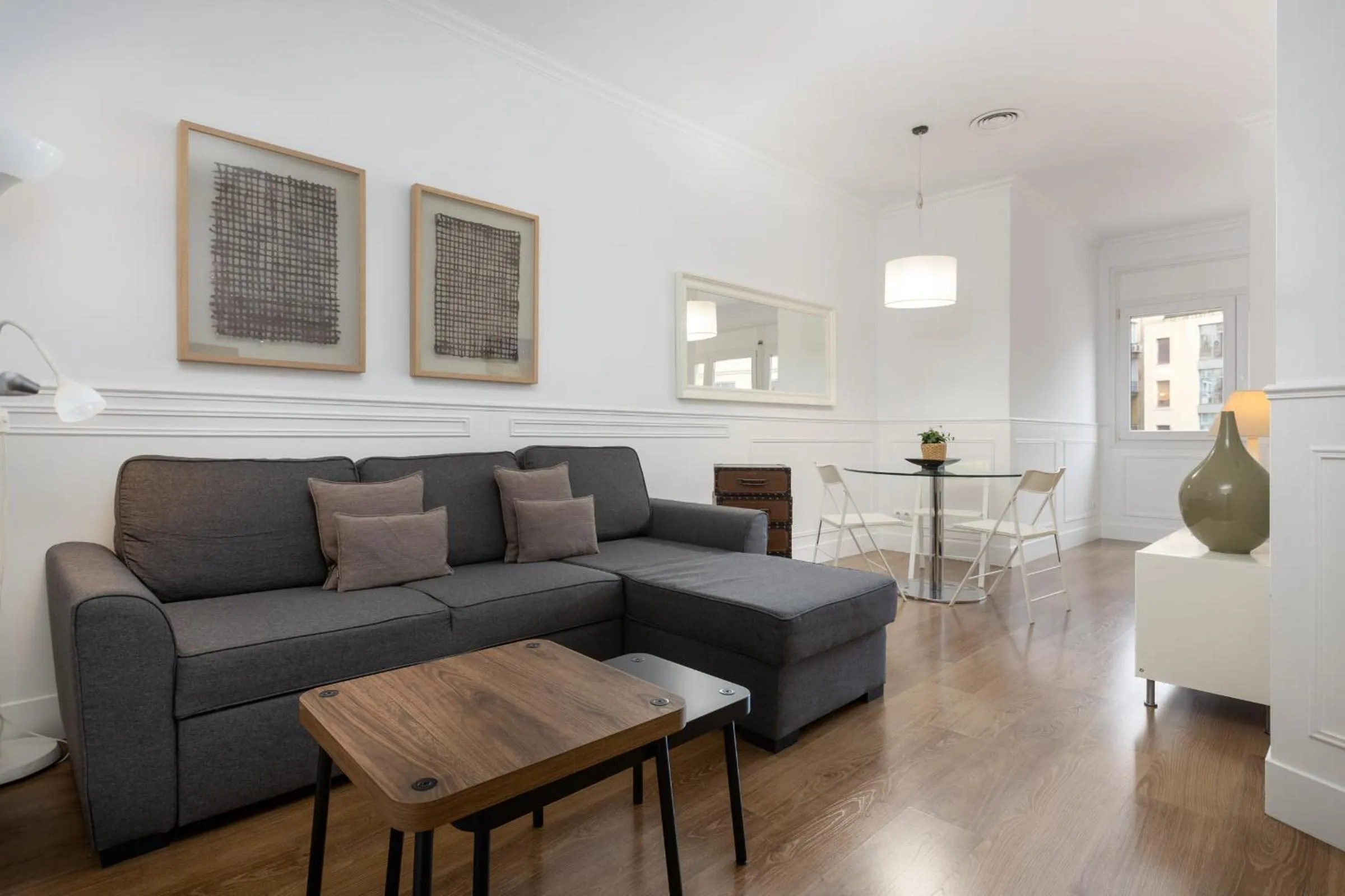 Enjoybcn Coliseum Apartments