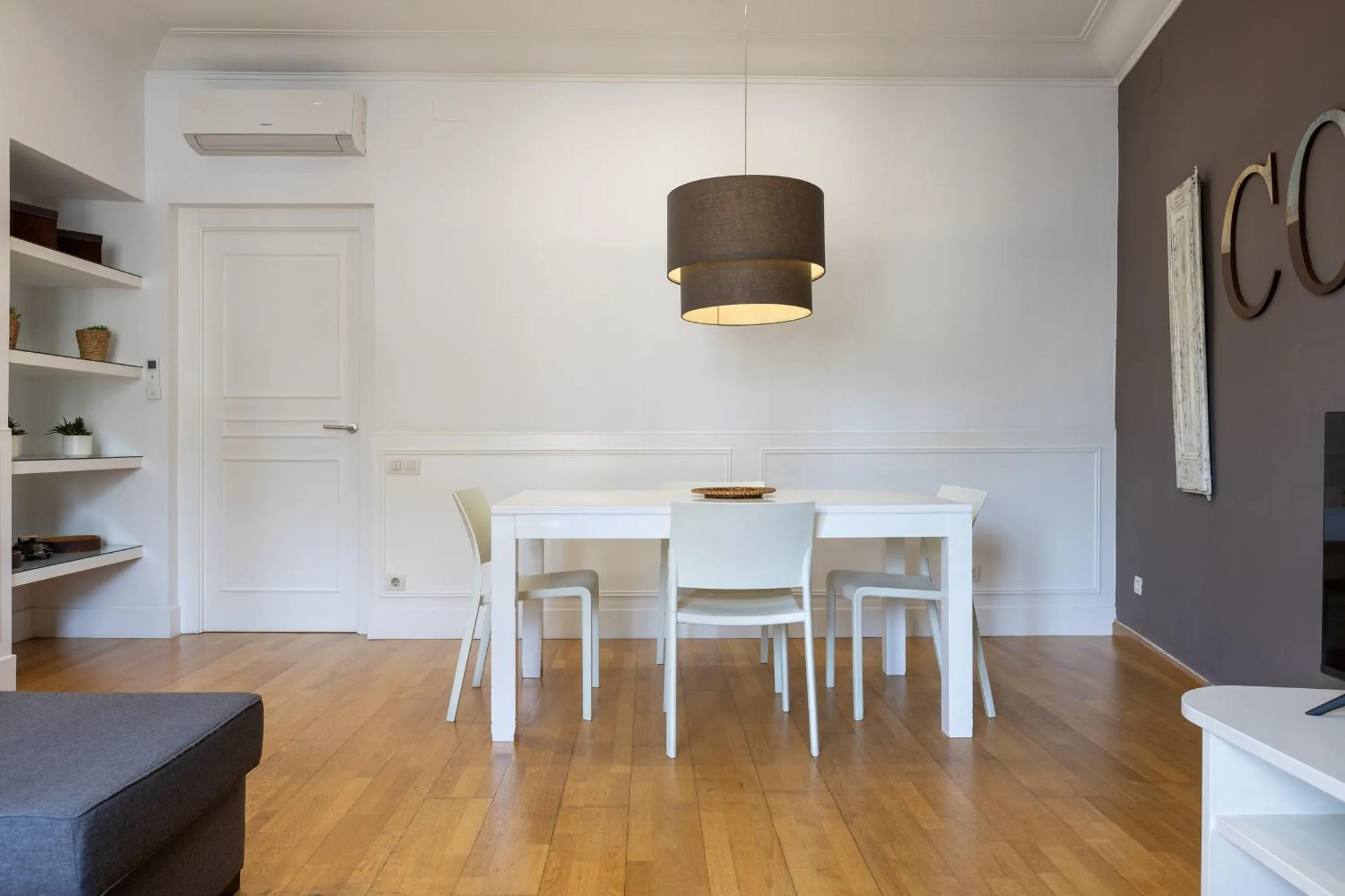 Dining area in Enjoybcn Coliseum Apartments