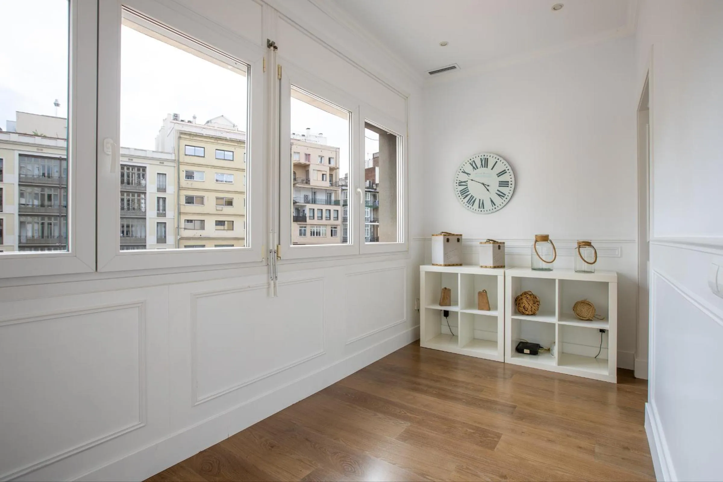 Enjoybcn Coliseum Apartments