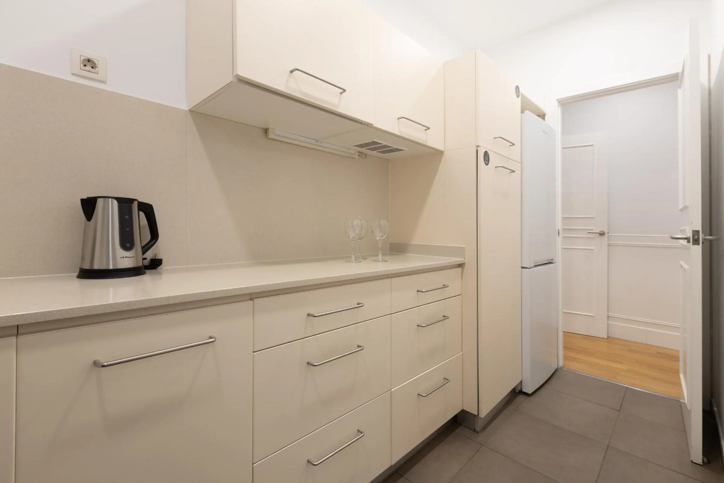 Kitchen or kitchenette in Enjoybcn Coliseum Apartments