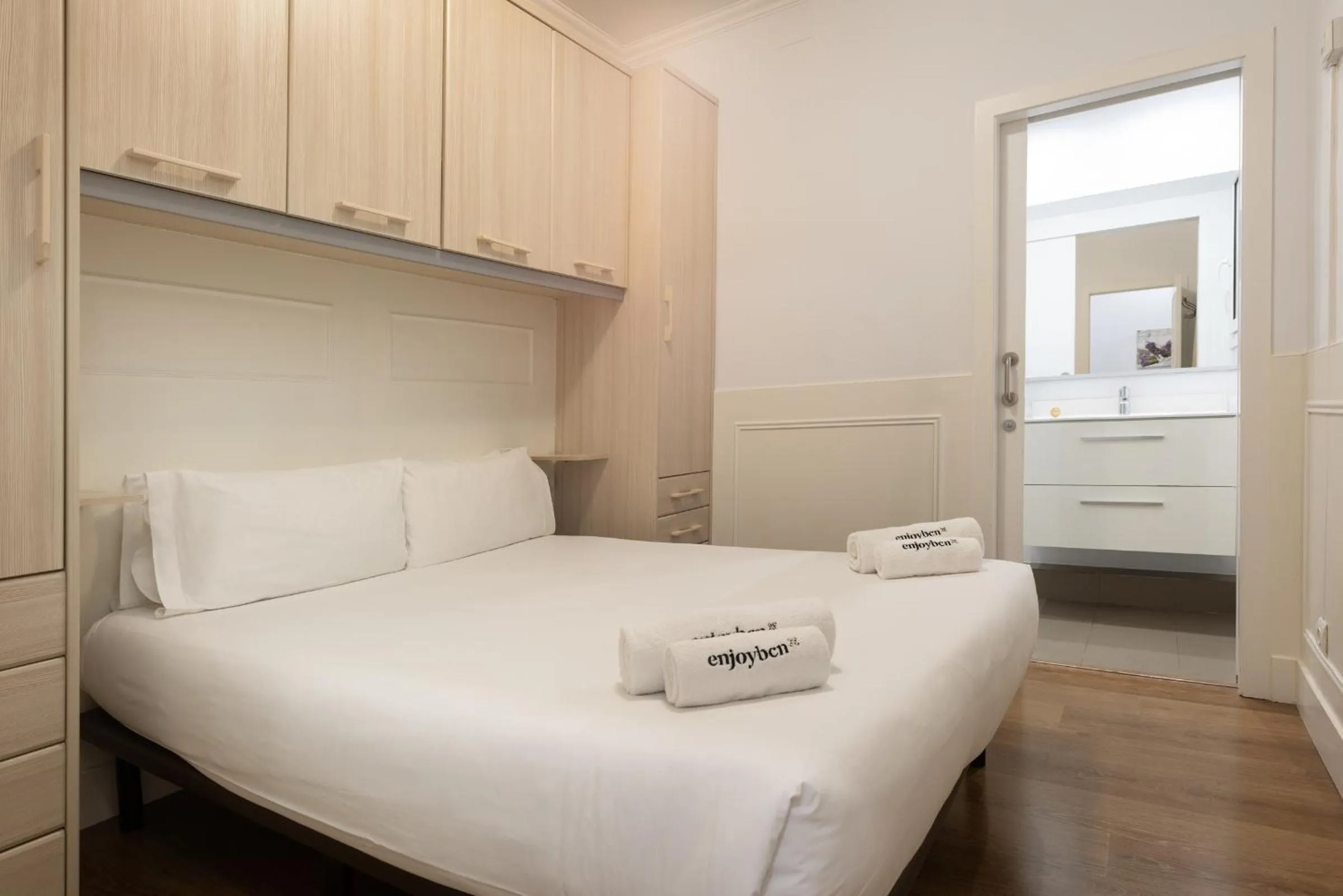 Bed in Enjoybcn Coliseum Apartments