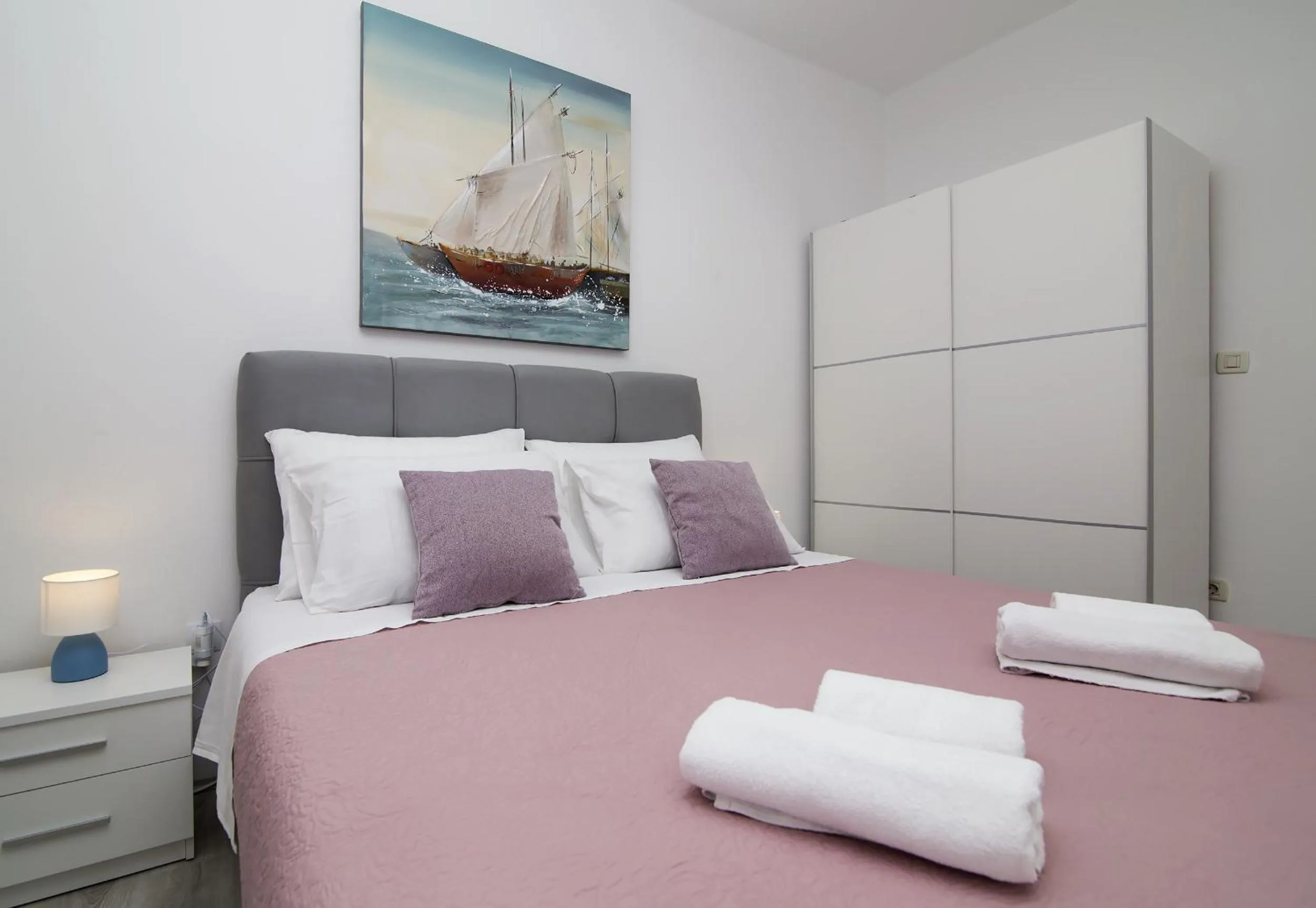 Bedroom, Bed in Apartments Isabora