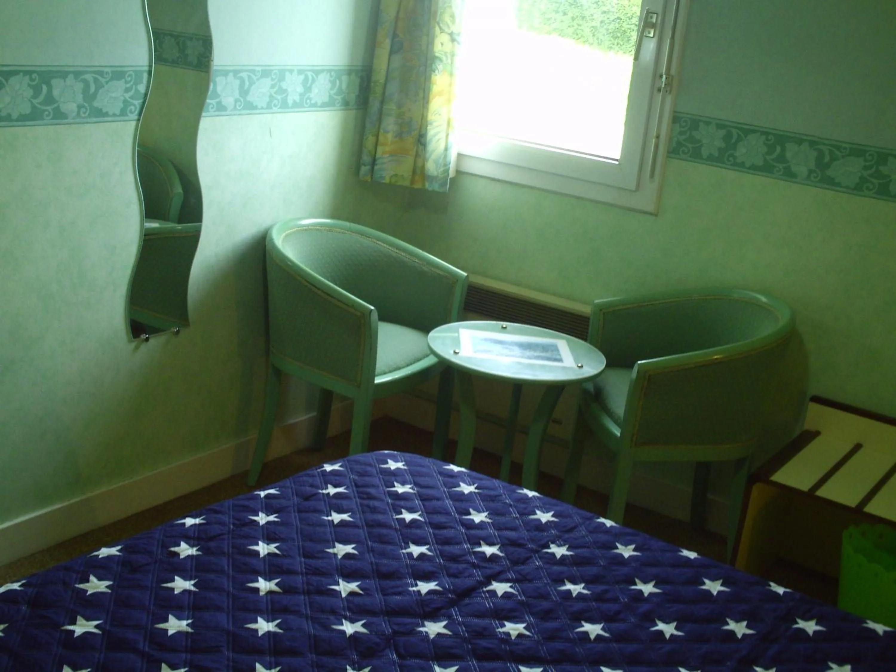 Day, Bed in Hôtel l'Eden