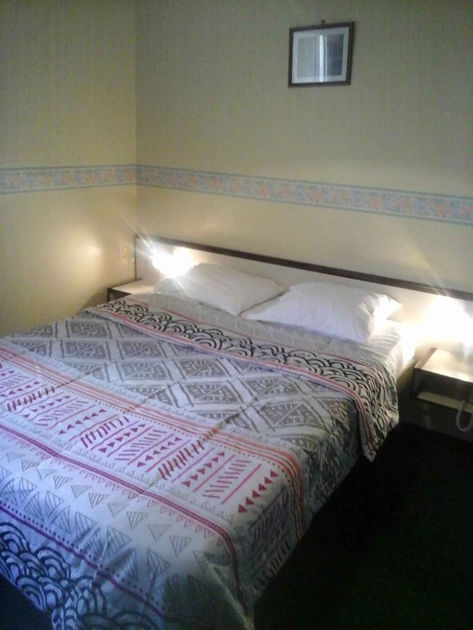 Bed in Hôtel l'Eden