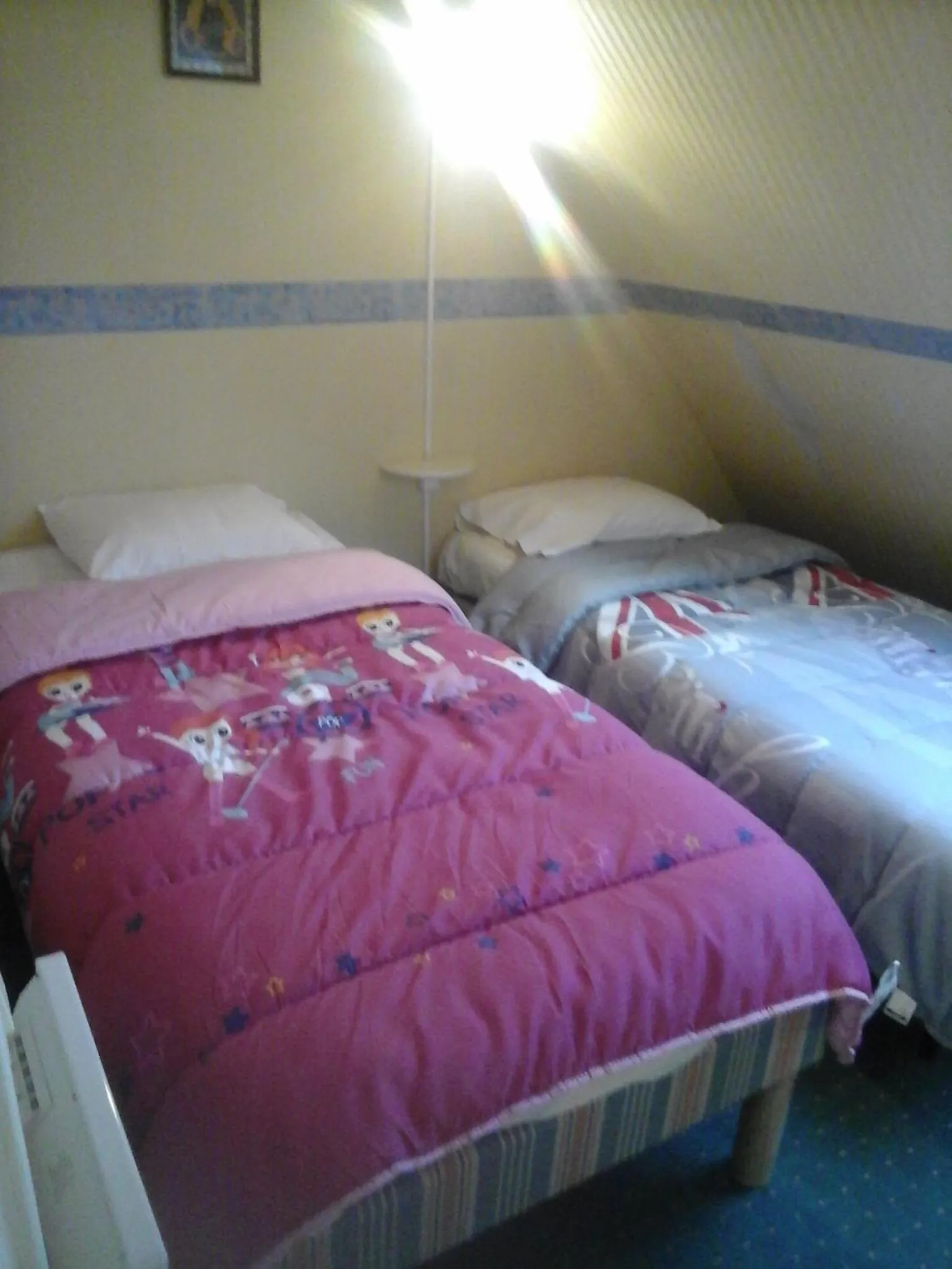 Bed in Hôtel l'Eden