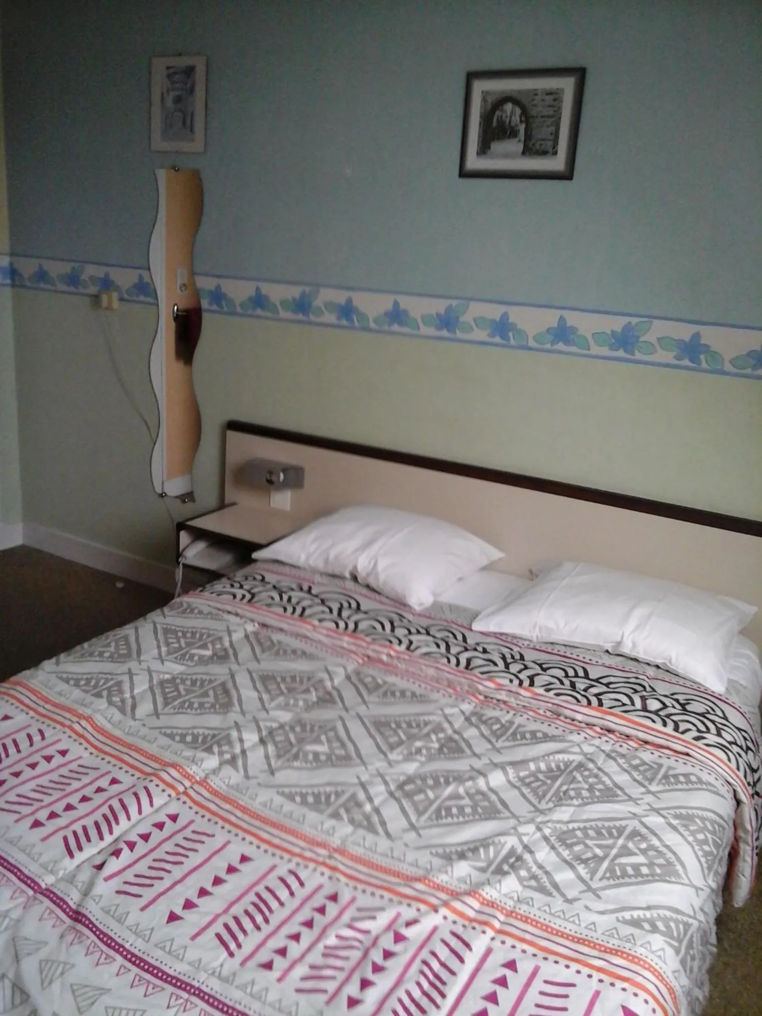 Bed in Hôtel l'Eden