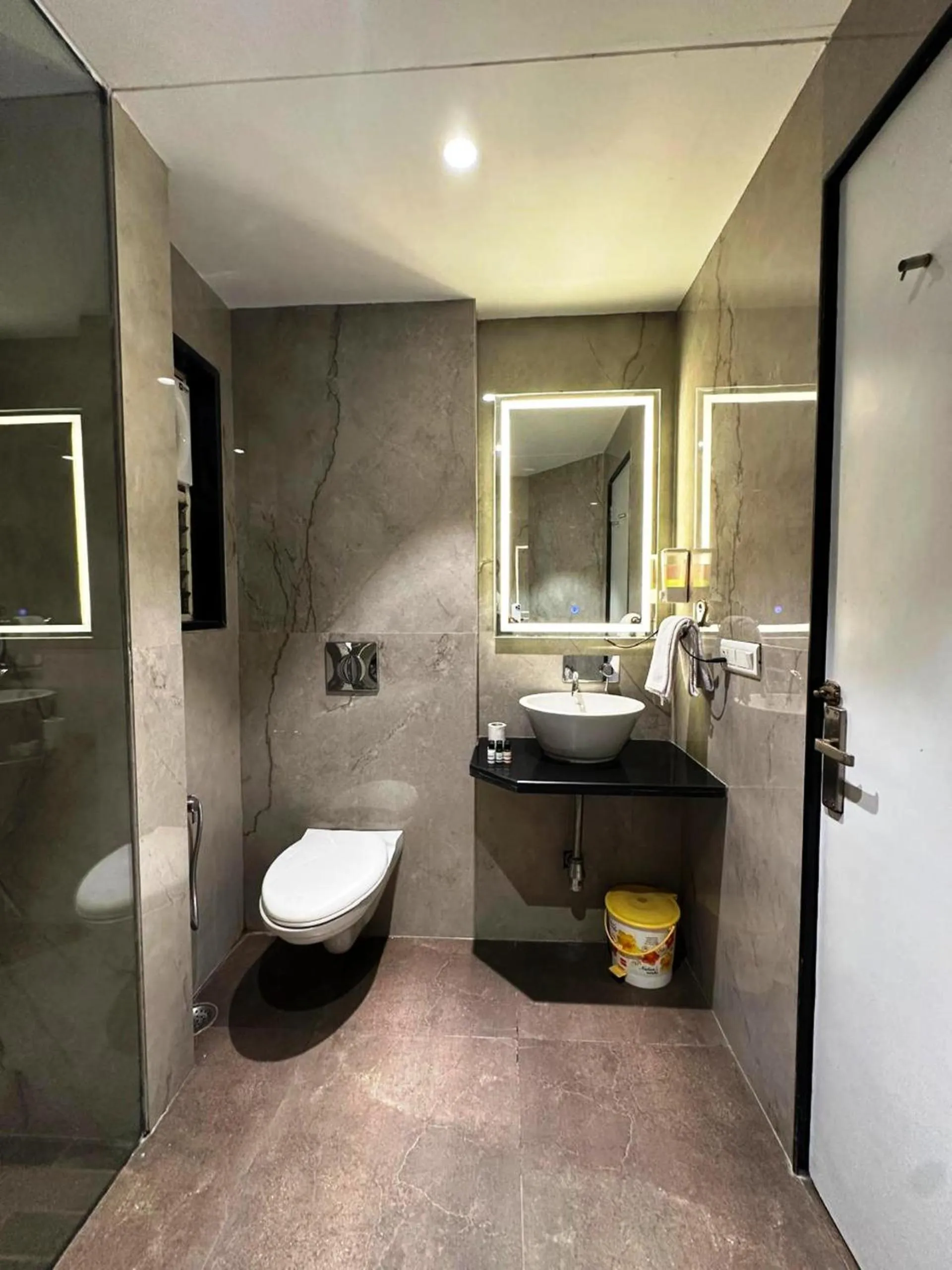 Bathroom in Hotel Mount Regency