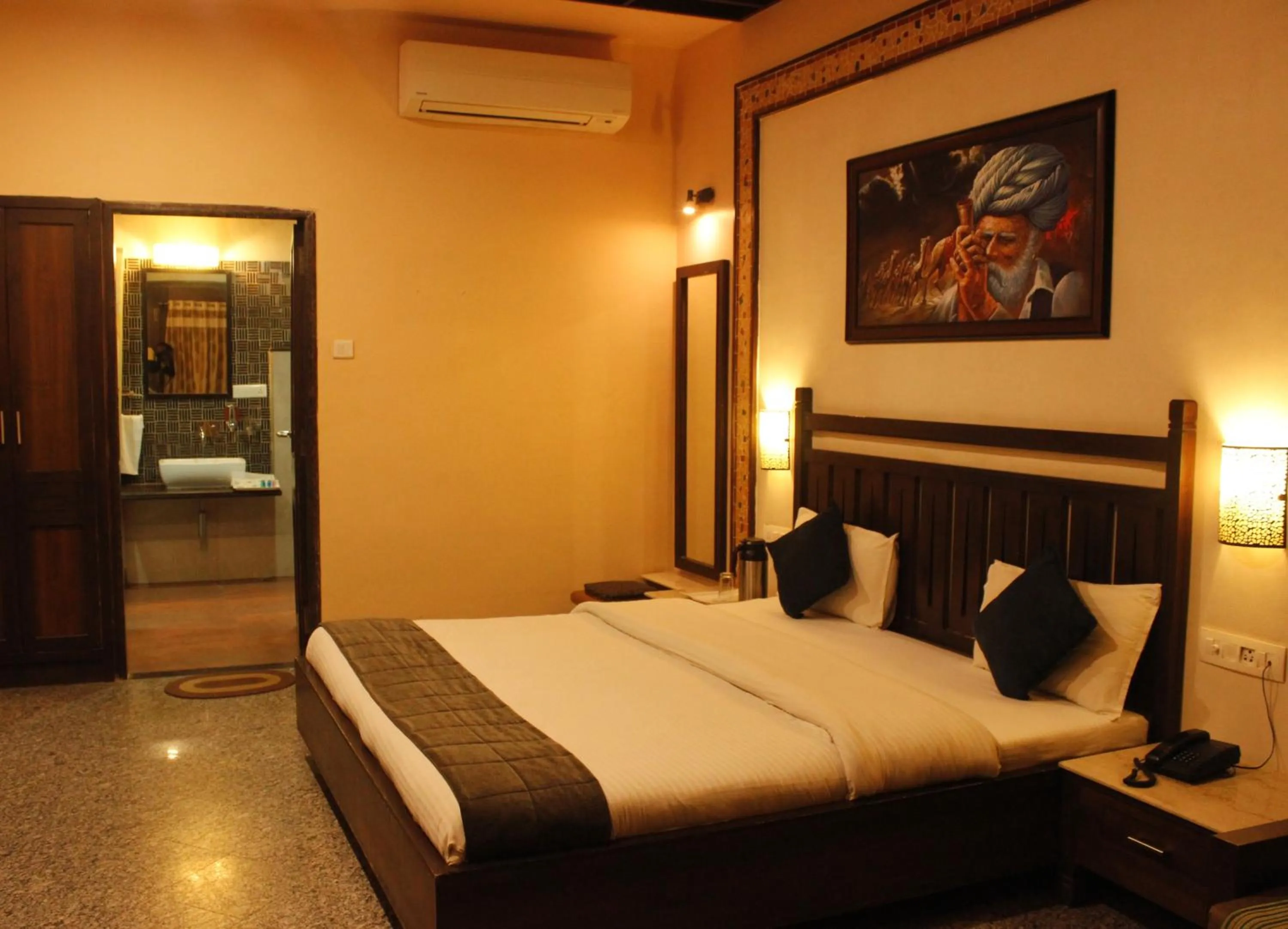 Bedroom, Bed in Hotel Mount Regency