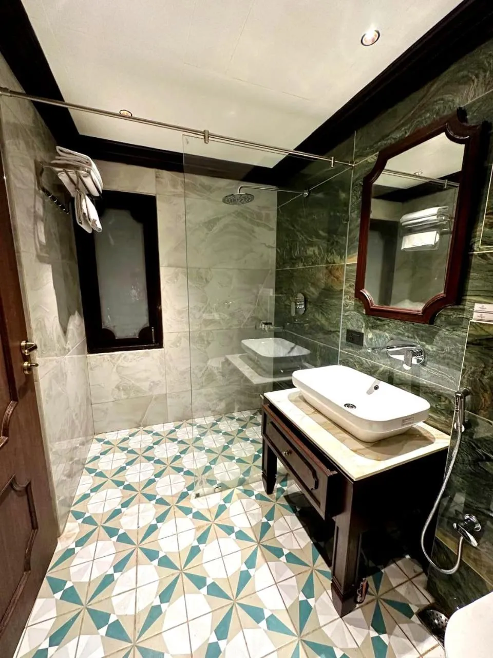 Shower in Hotel Mount Regency