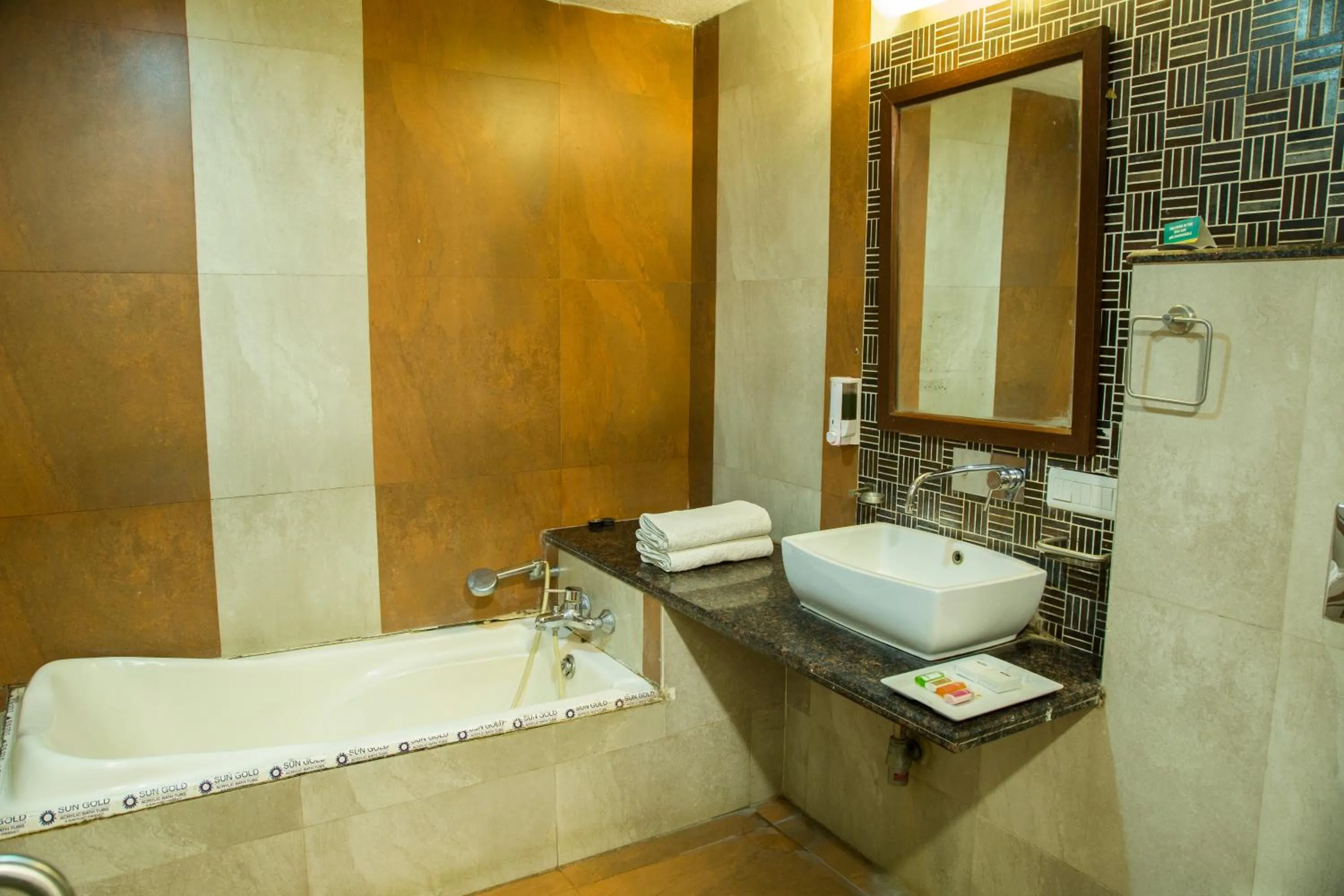 Bath in Hotel Mount Regency