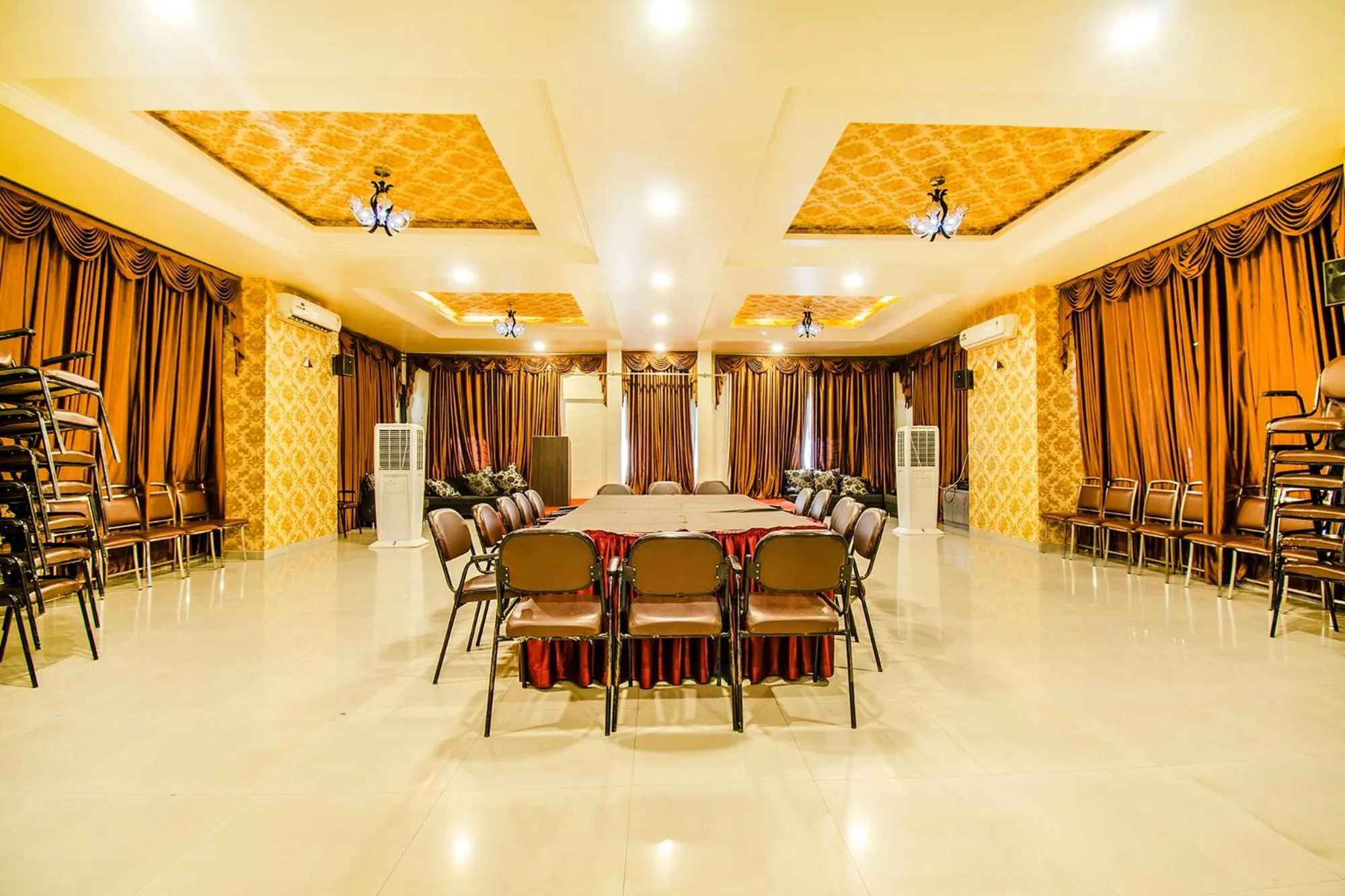 Banquet/Function facilities in FabHotel Prime Sanket Inn