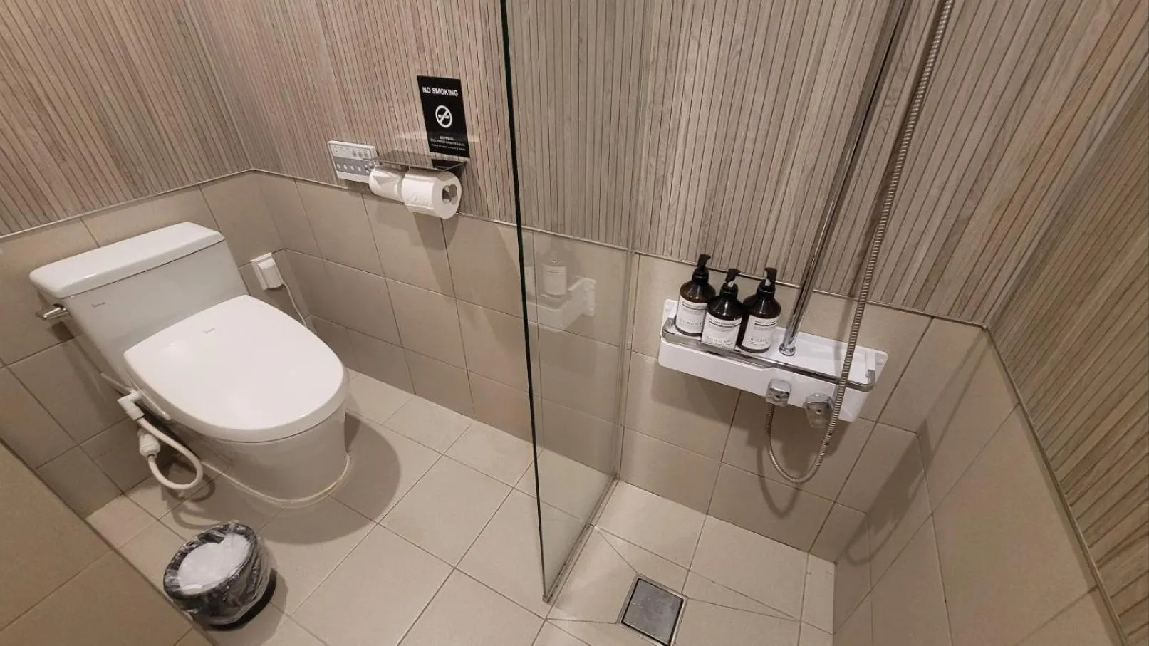 Toilet in Hotel Label Seongnam