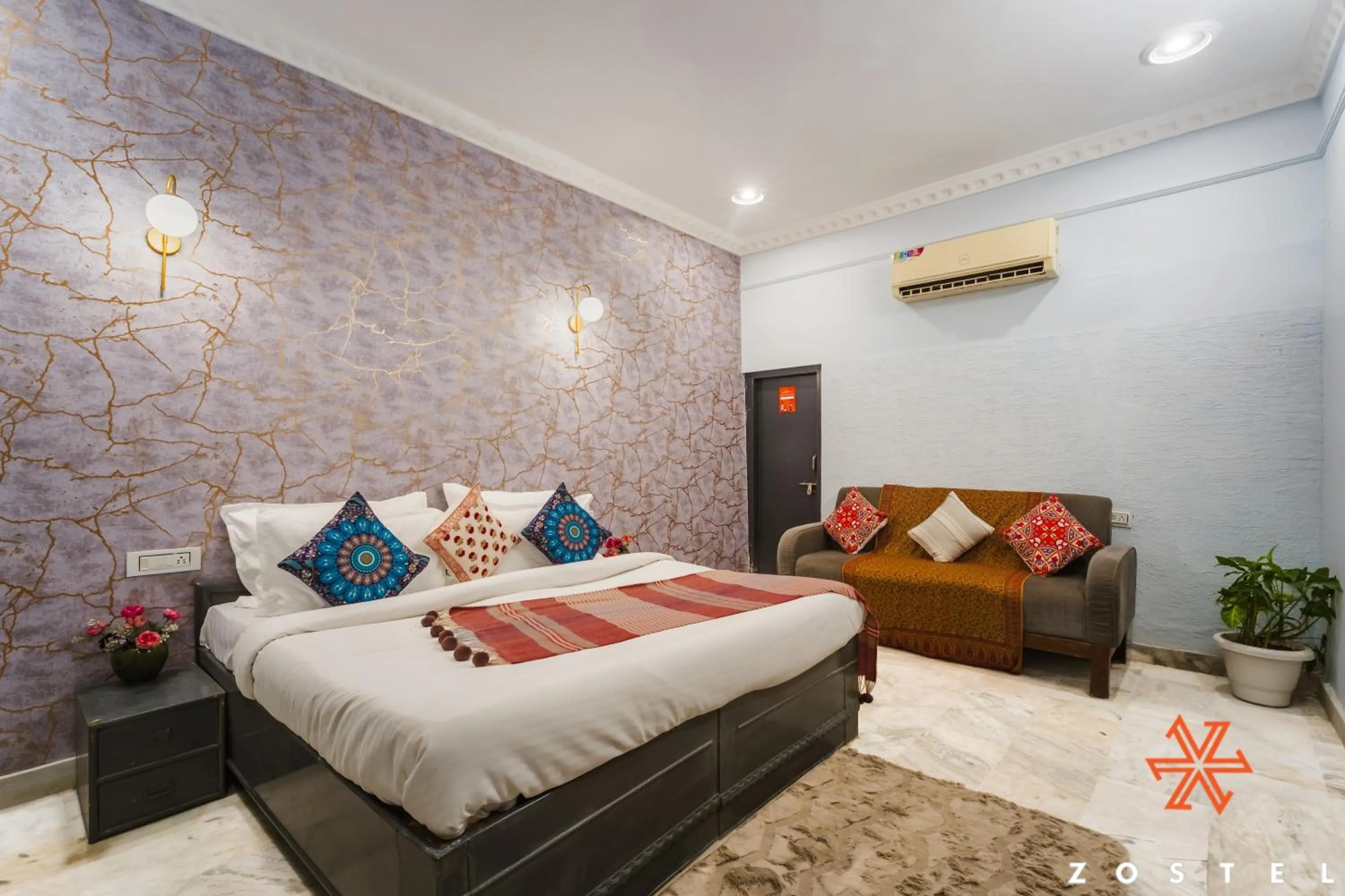 Living room, Bed in Zostel Pushkar