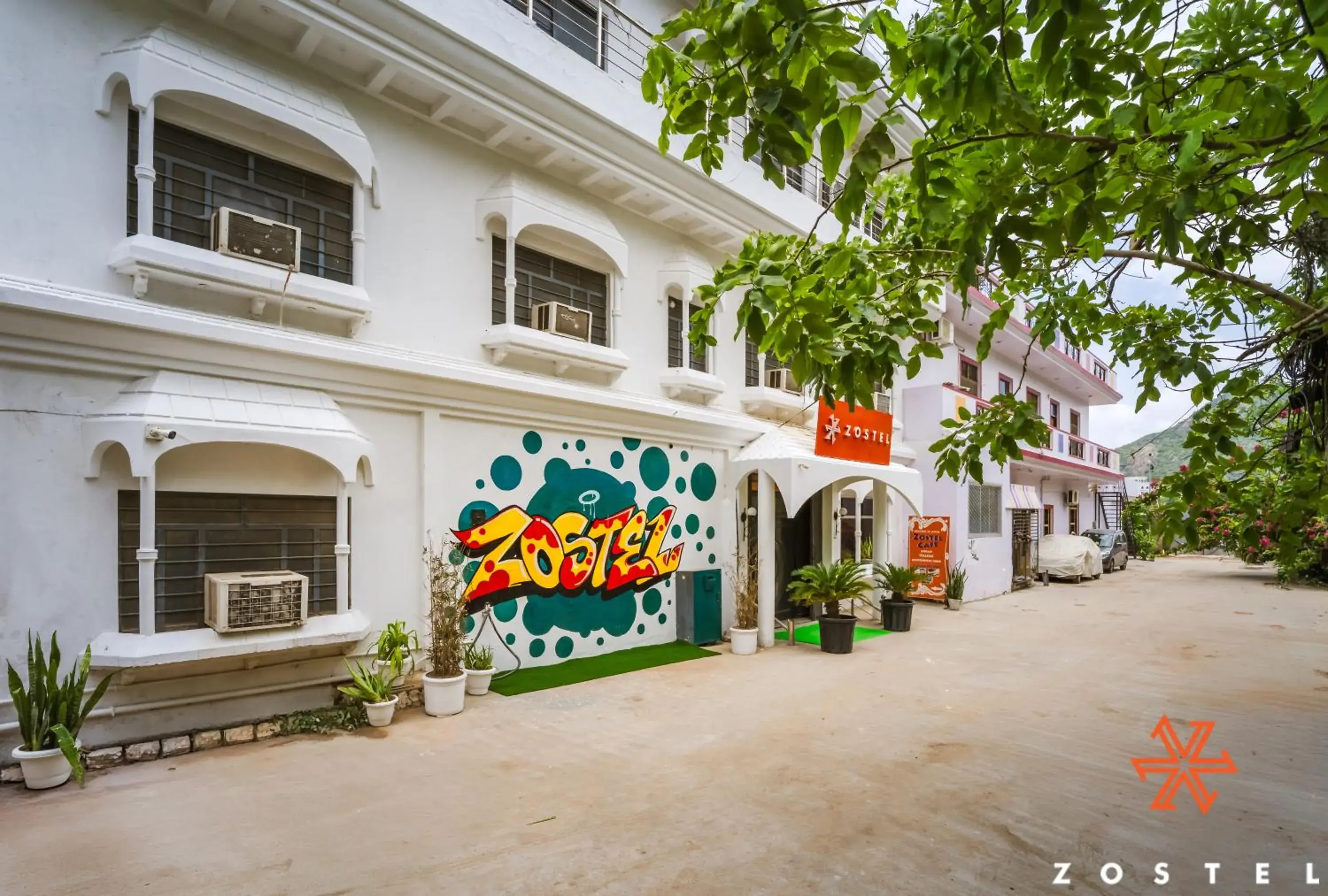 Facade/entrance in Zostel Pushkar Facade/entrance in Zostel Pushkar