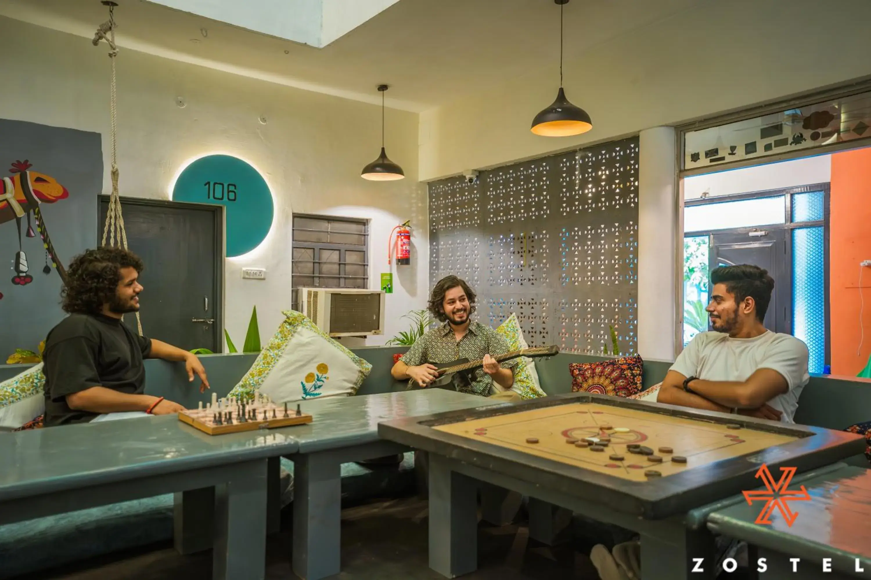 Living room in Zostel Pushkar Living room in Zostel Pushkar