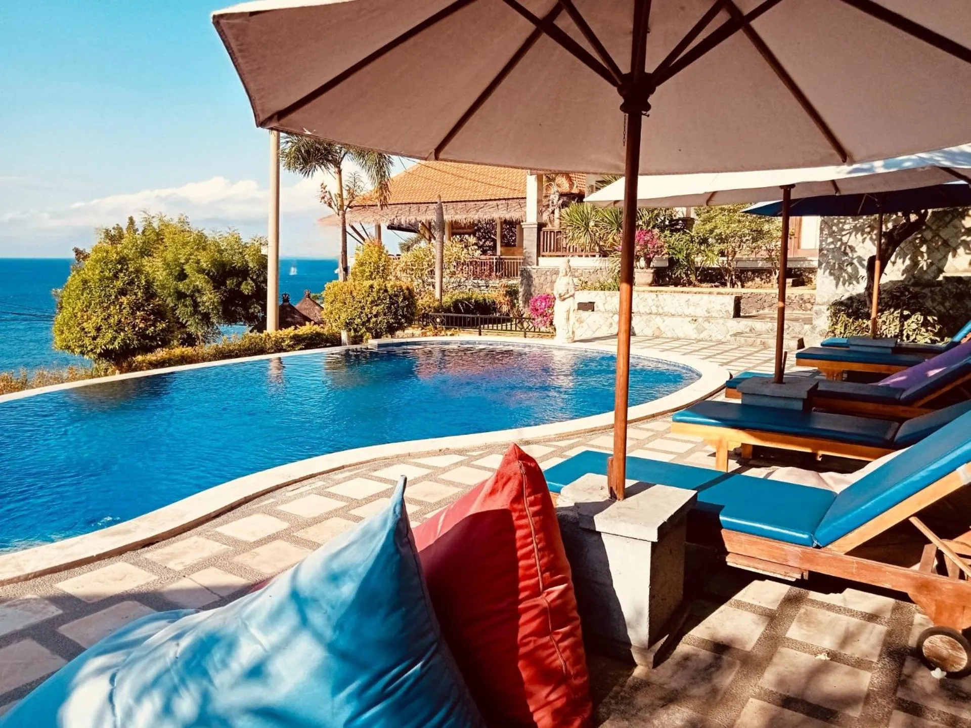 Swimming pool in Shankara Parada Villas