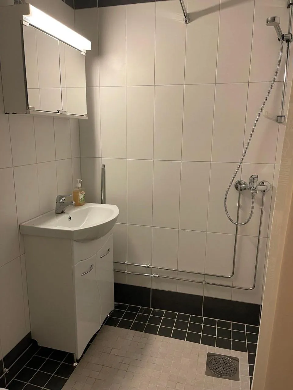 Shower in Asikkalan Motelli