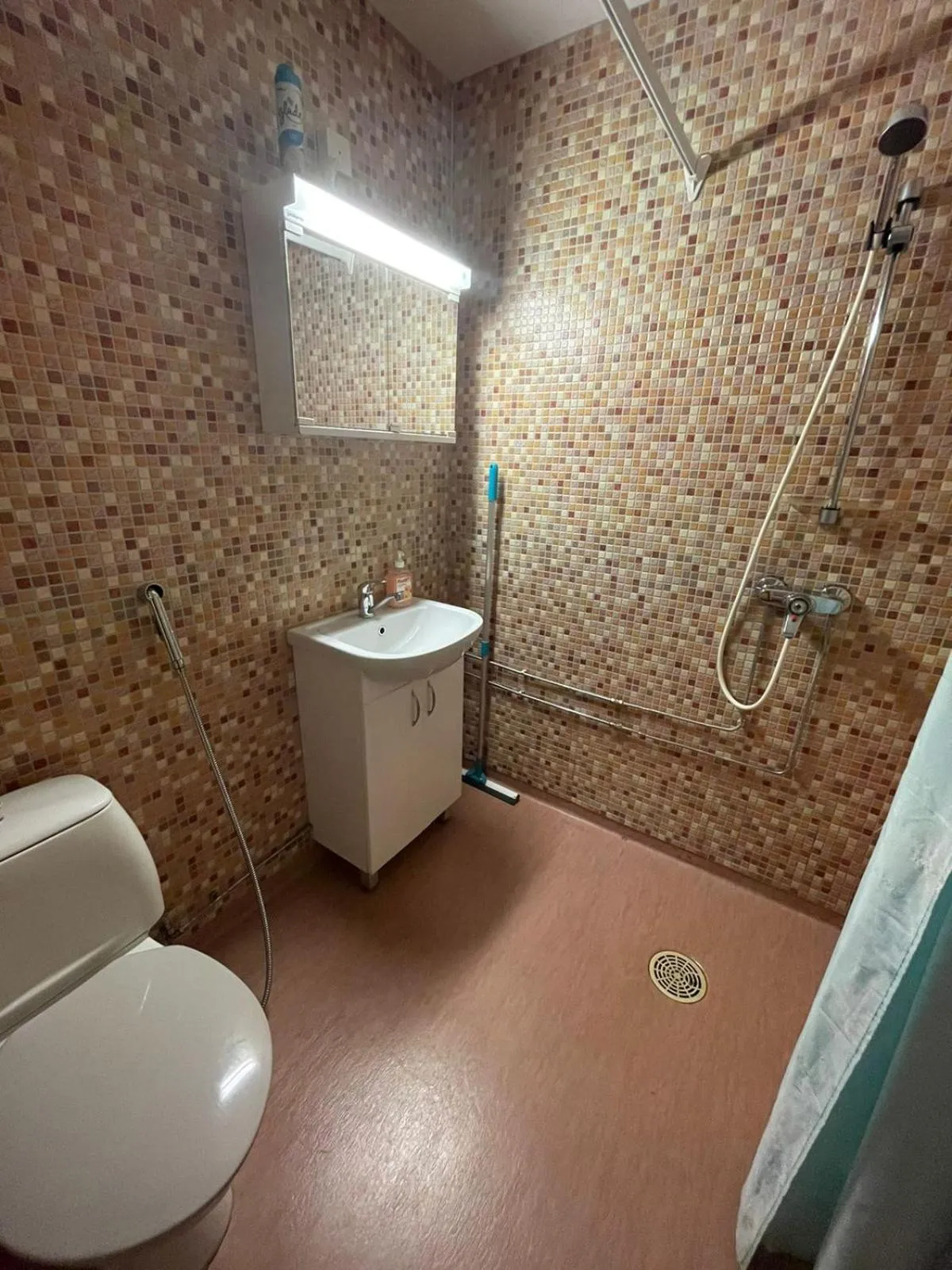 Shower in Asikkalan Motelli