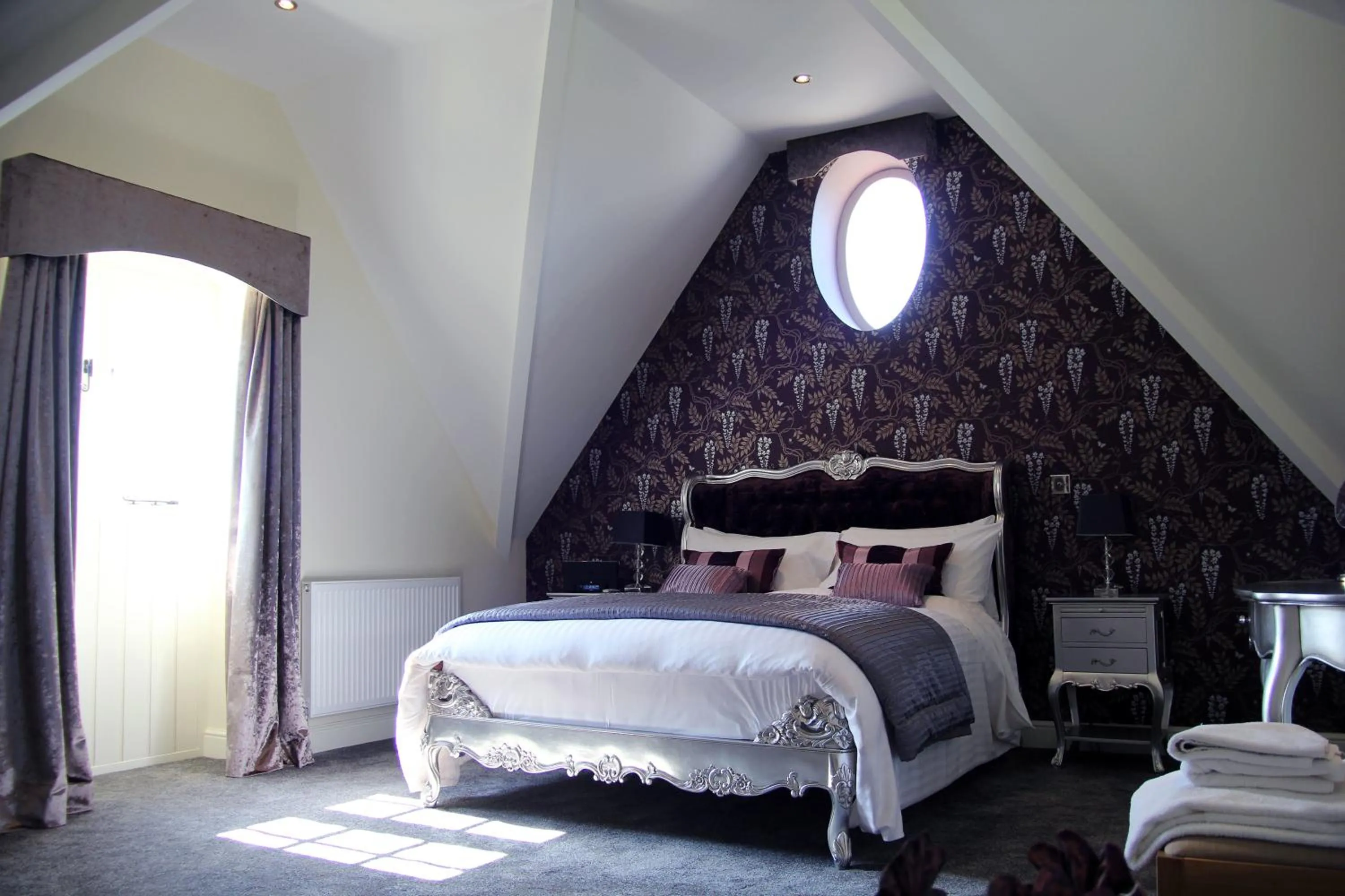Deluxe King Room - single occupancy in The Six Bells