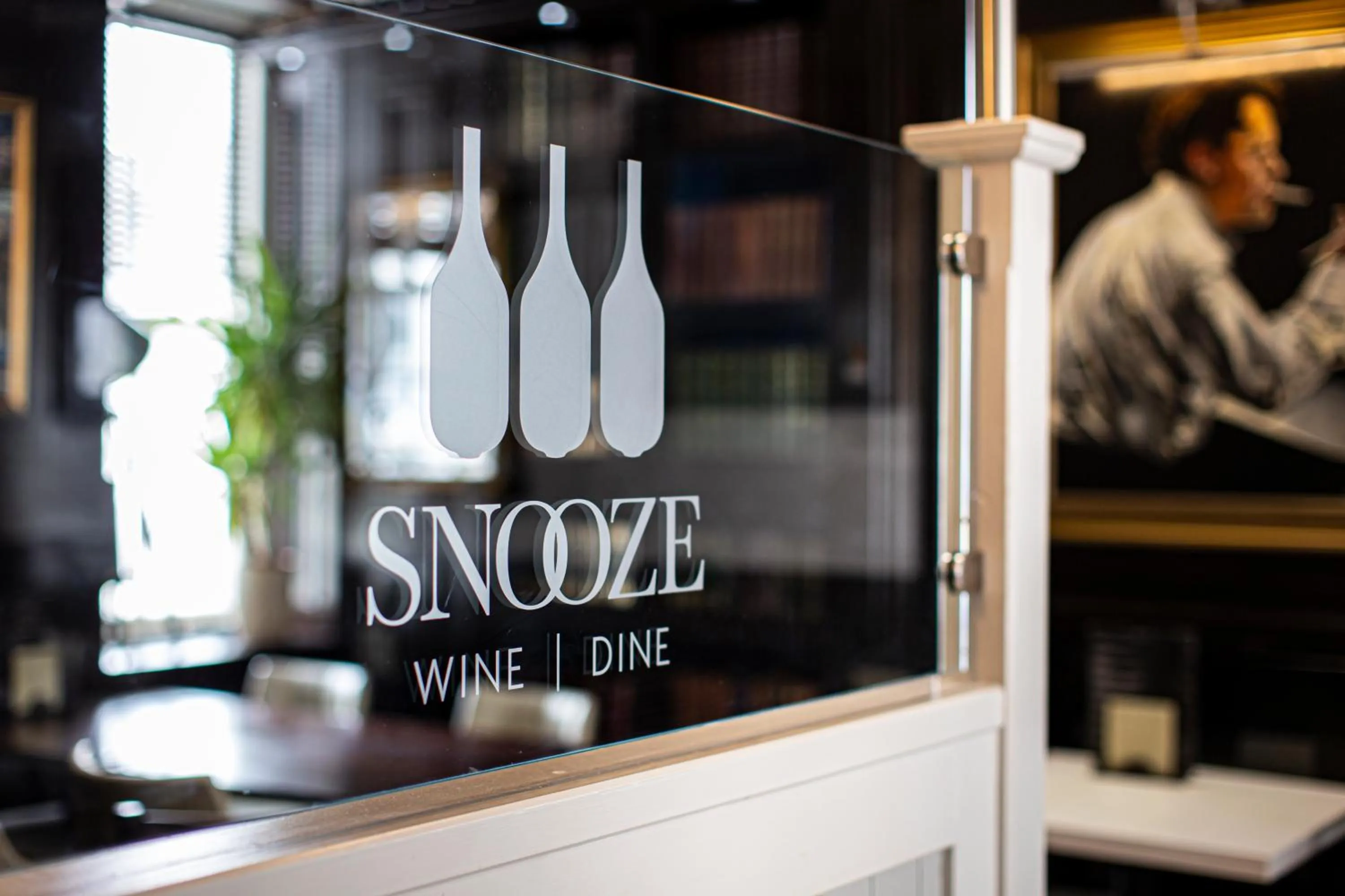 Logo/Certificate/Sign in Snooze