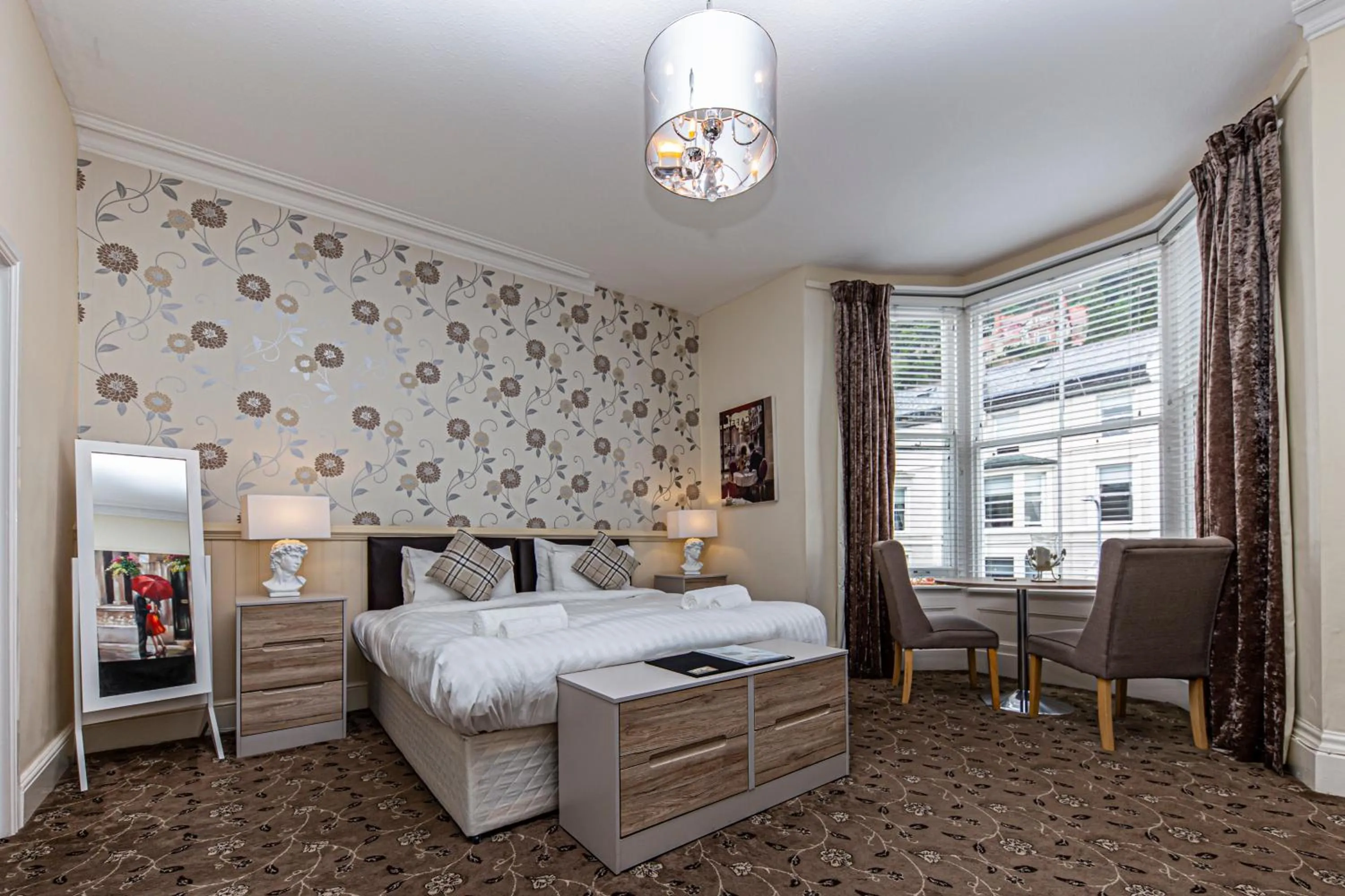 Bedroom, Bed in Snooze