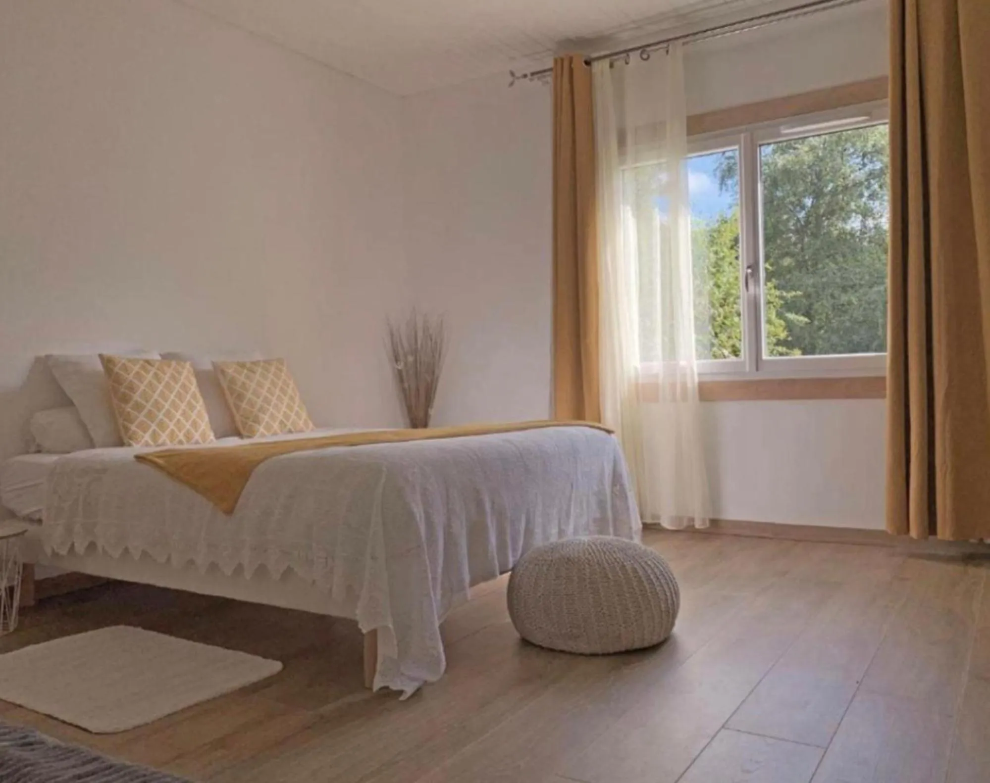 Living room, Bed in Les Tables Aux Vaches Raviège