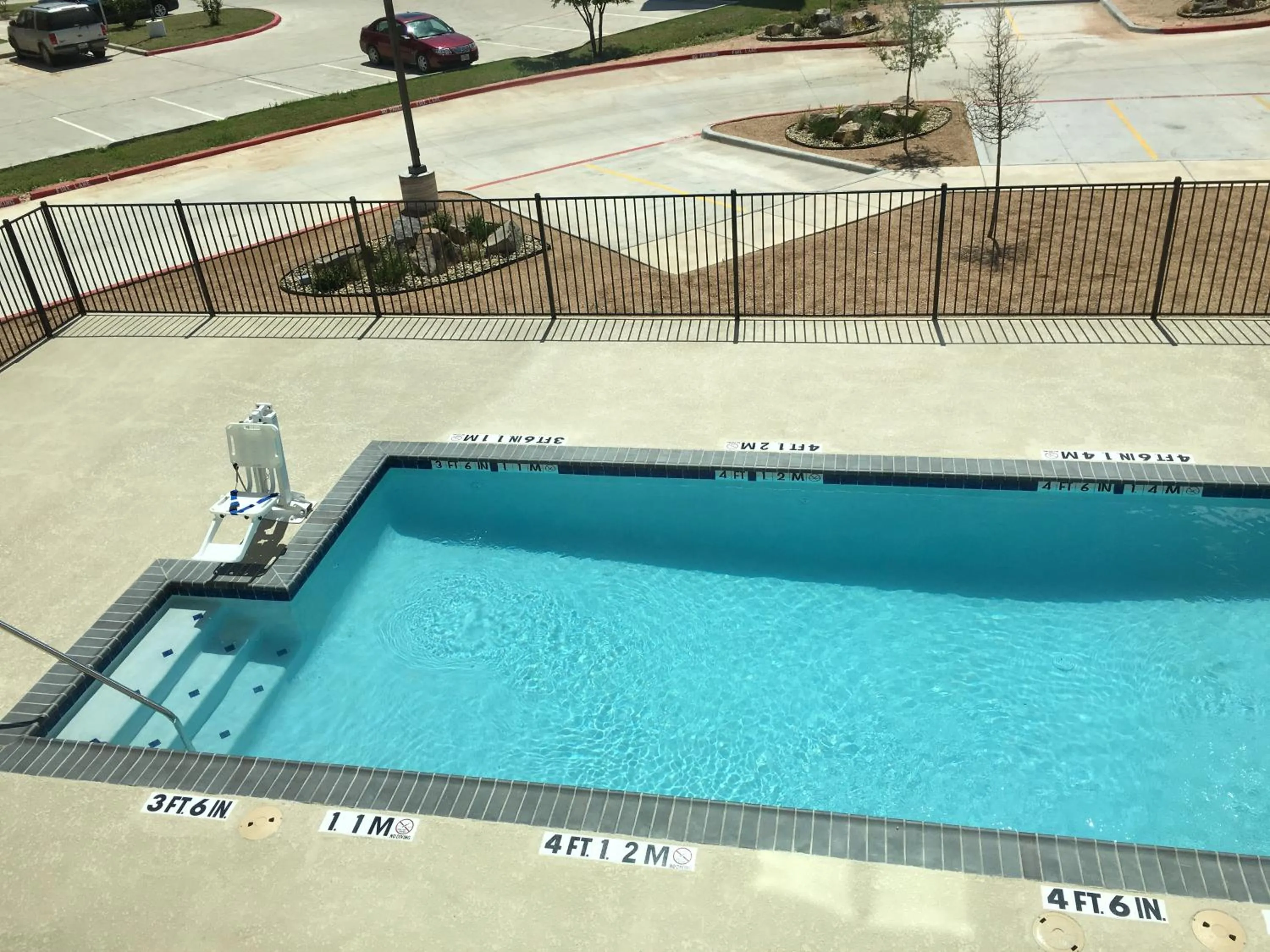 Swimming pool in Comfort Inn & Suites Snyder