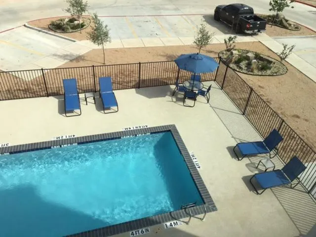 Swimming pool in Comfort Inn & Suites Snyder