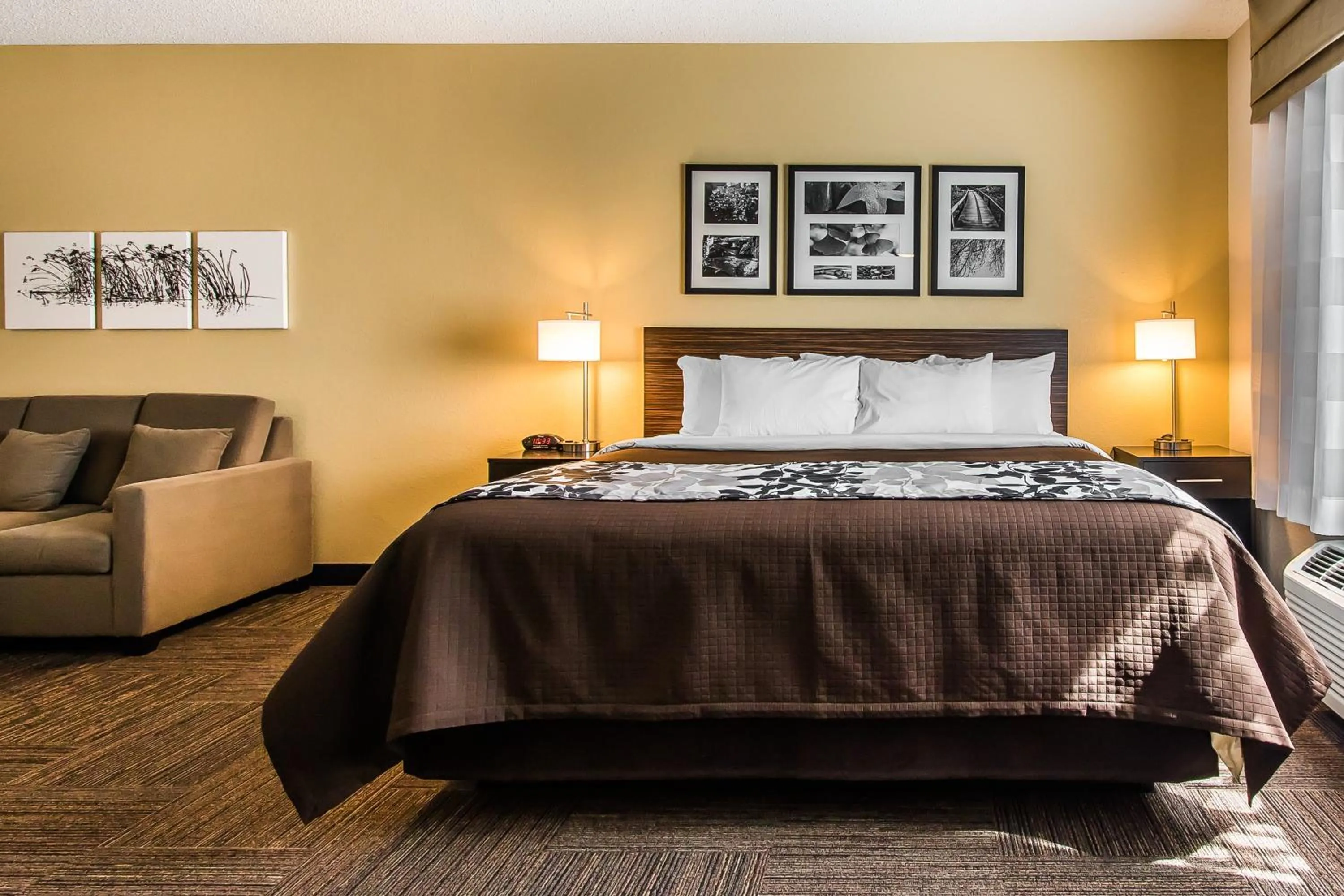 Bed in Wingate by Wyndham Jonesboro Hodge