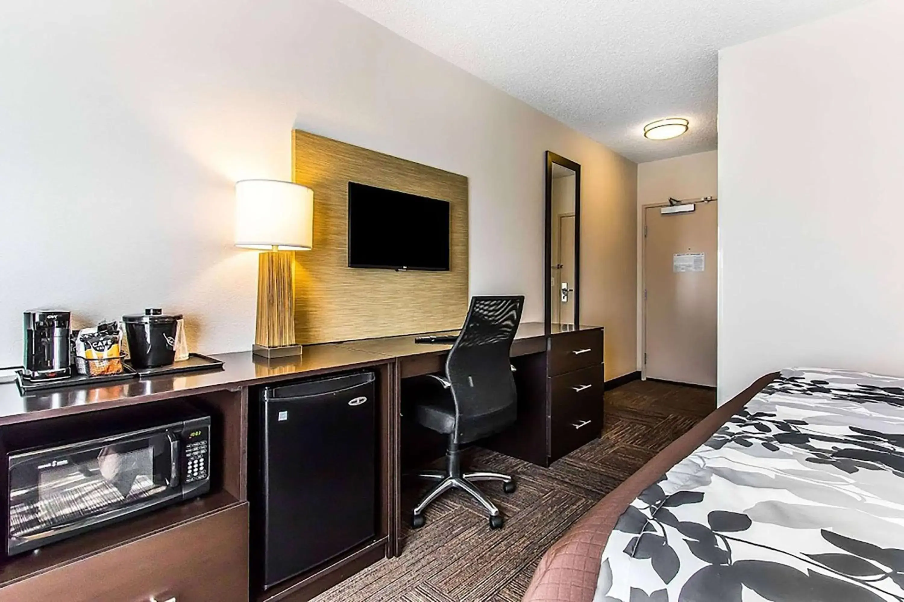 Photo of the whole room, Bed in Wingate by Wyndham Jonesboro Hodge Photo of the whole room, Bed in Wingate by Wyndham Jonesboro Hodge