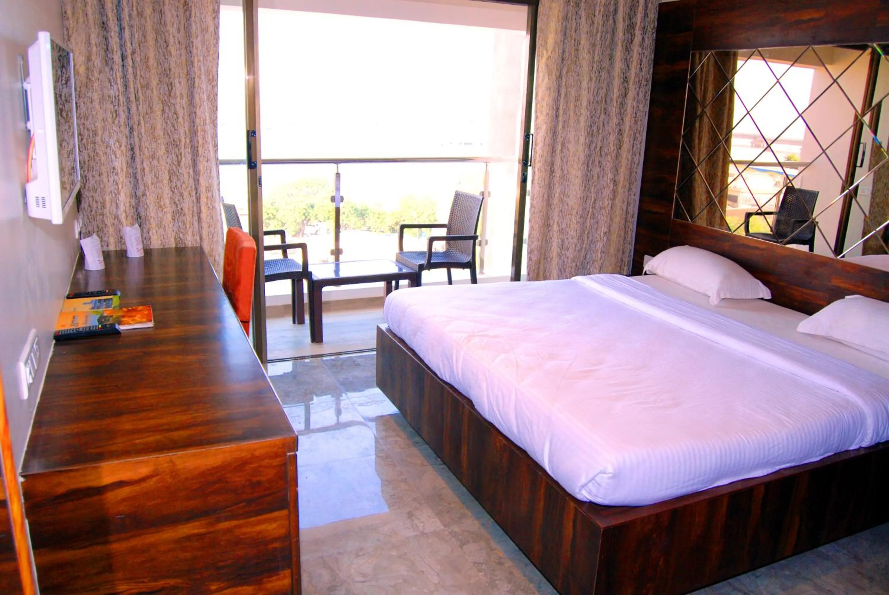 Day, Bed in Hotel Apaar