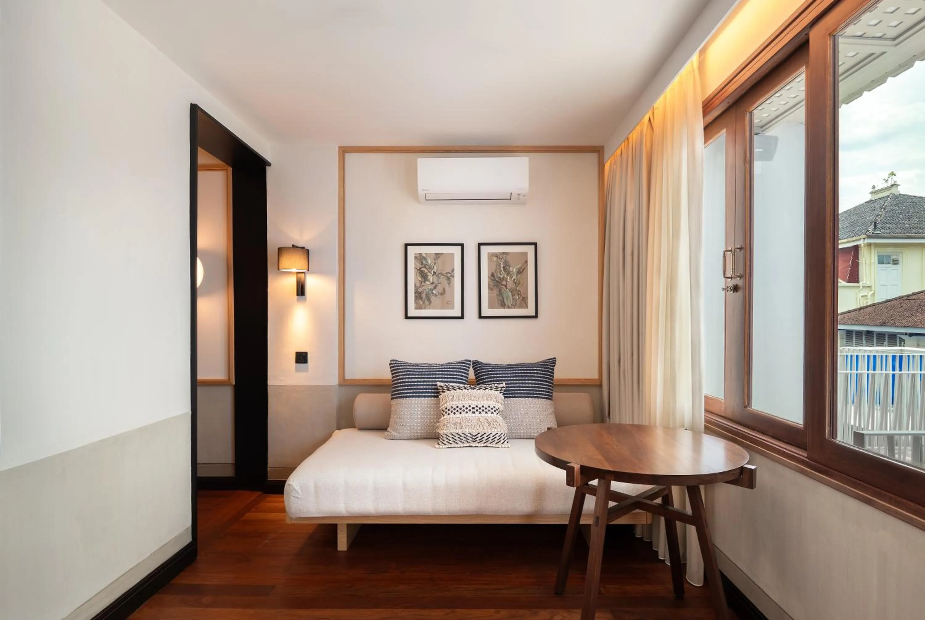 Living room, Bed in Cheong Fatt Tze - The Qing Suites