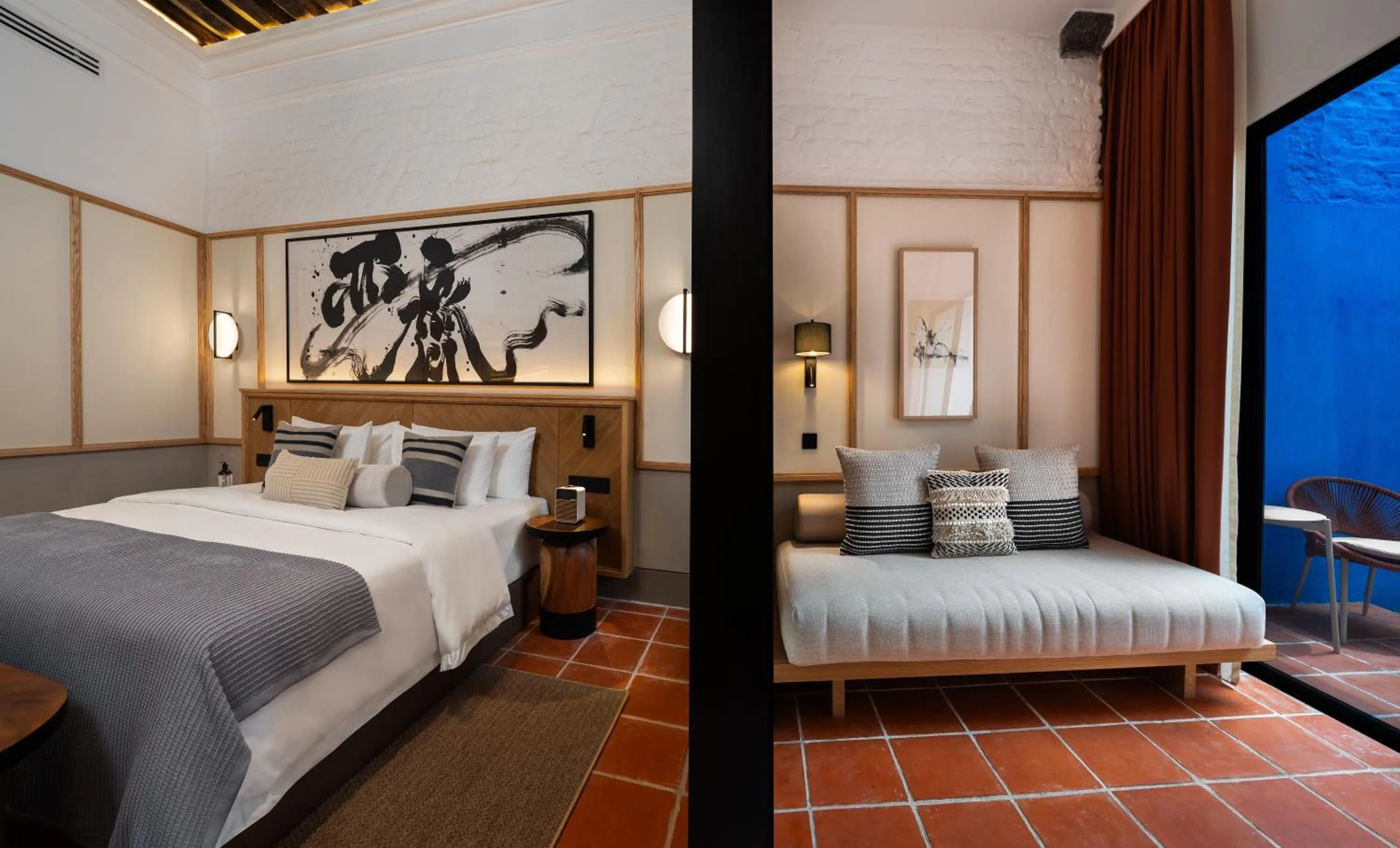 Photo of the whole room, Bed in Cheong Fatt Tze - The Qing Suites