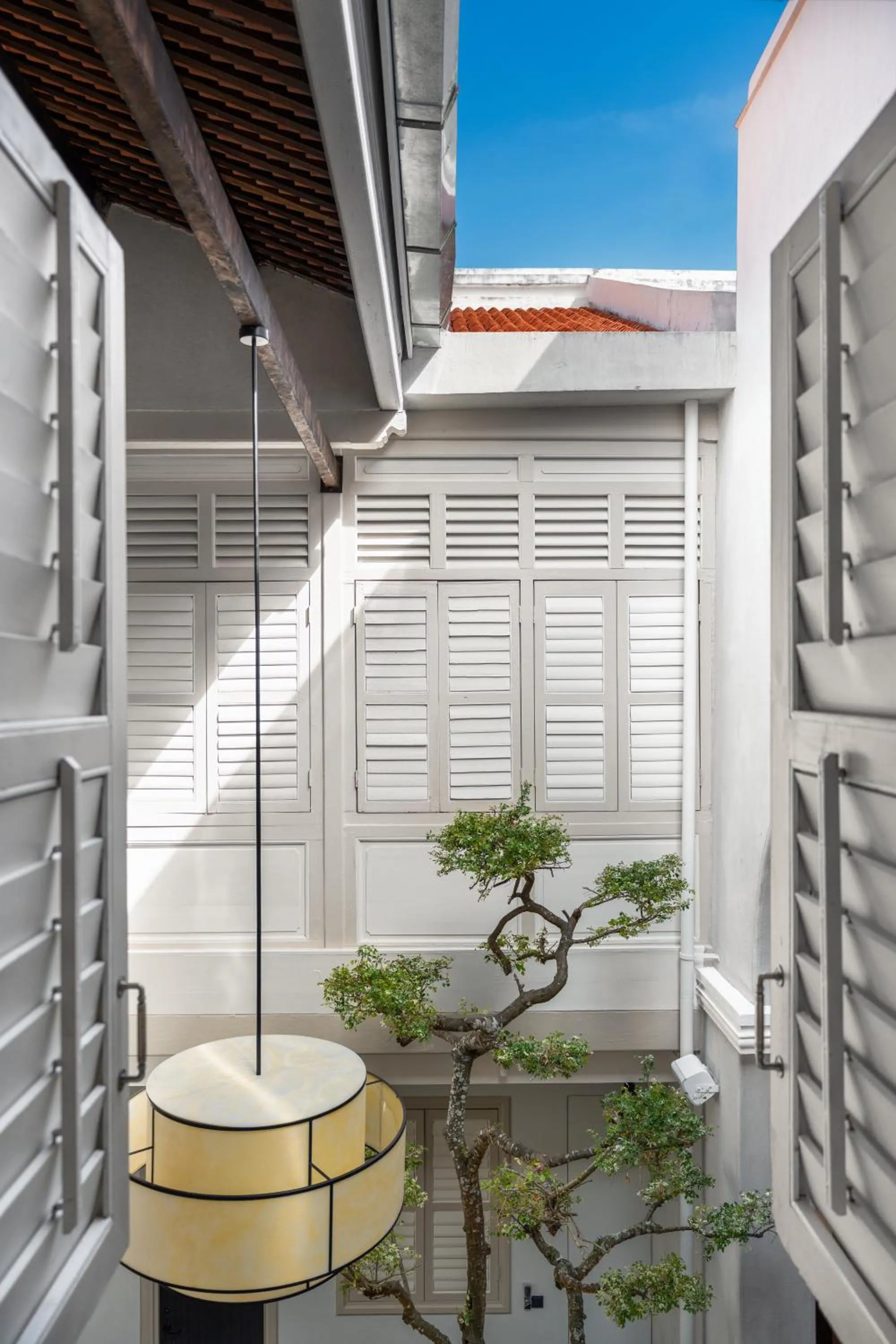 Inner courtyard view in Cheong Fatt Tze - The Qing Suites
