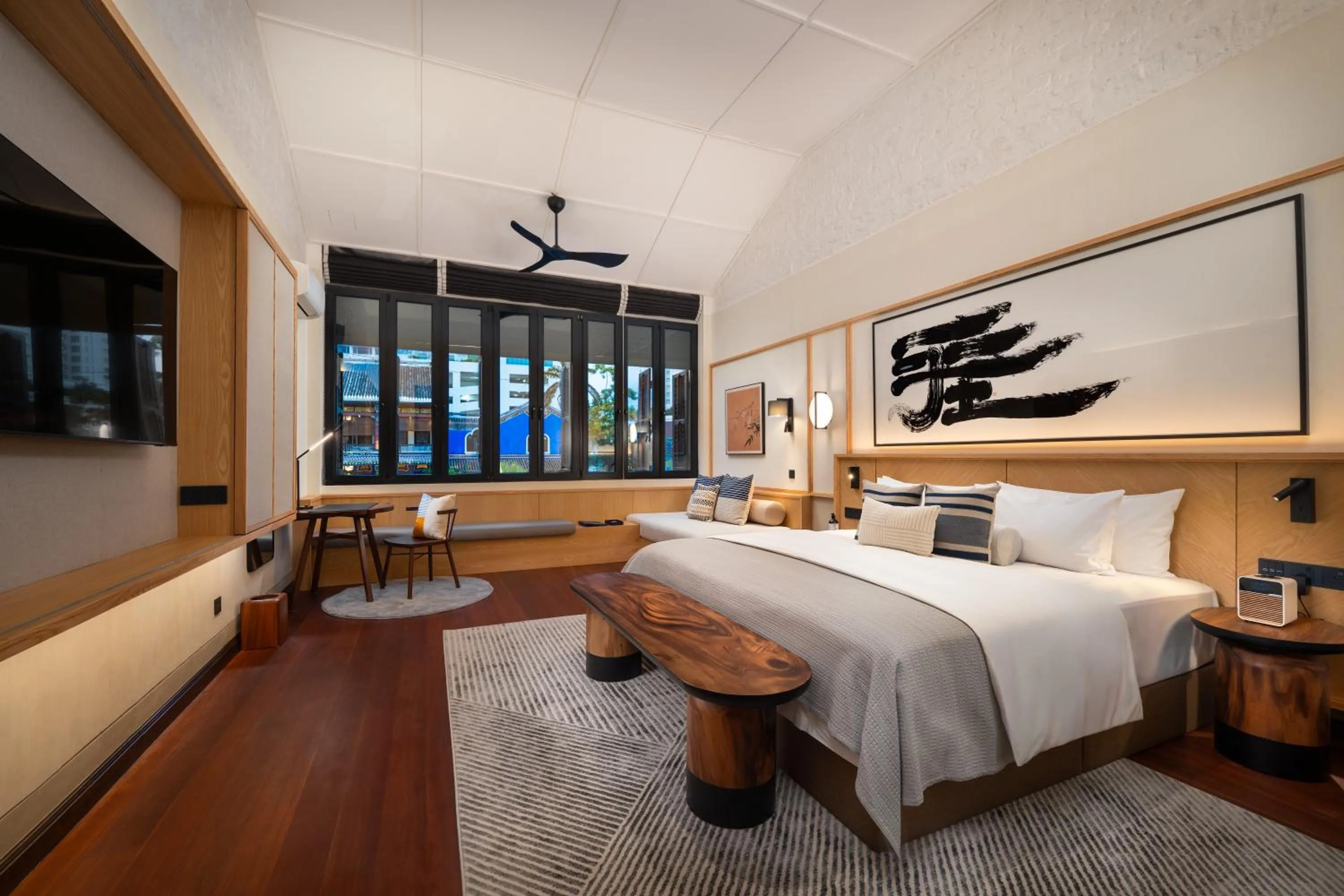 Photo of the whole room, Bed in Cheong Fatt Tze - The Qing Suites