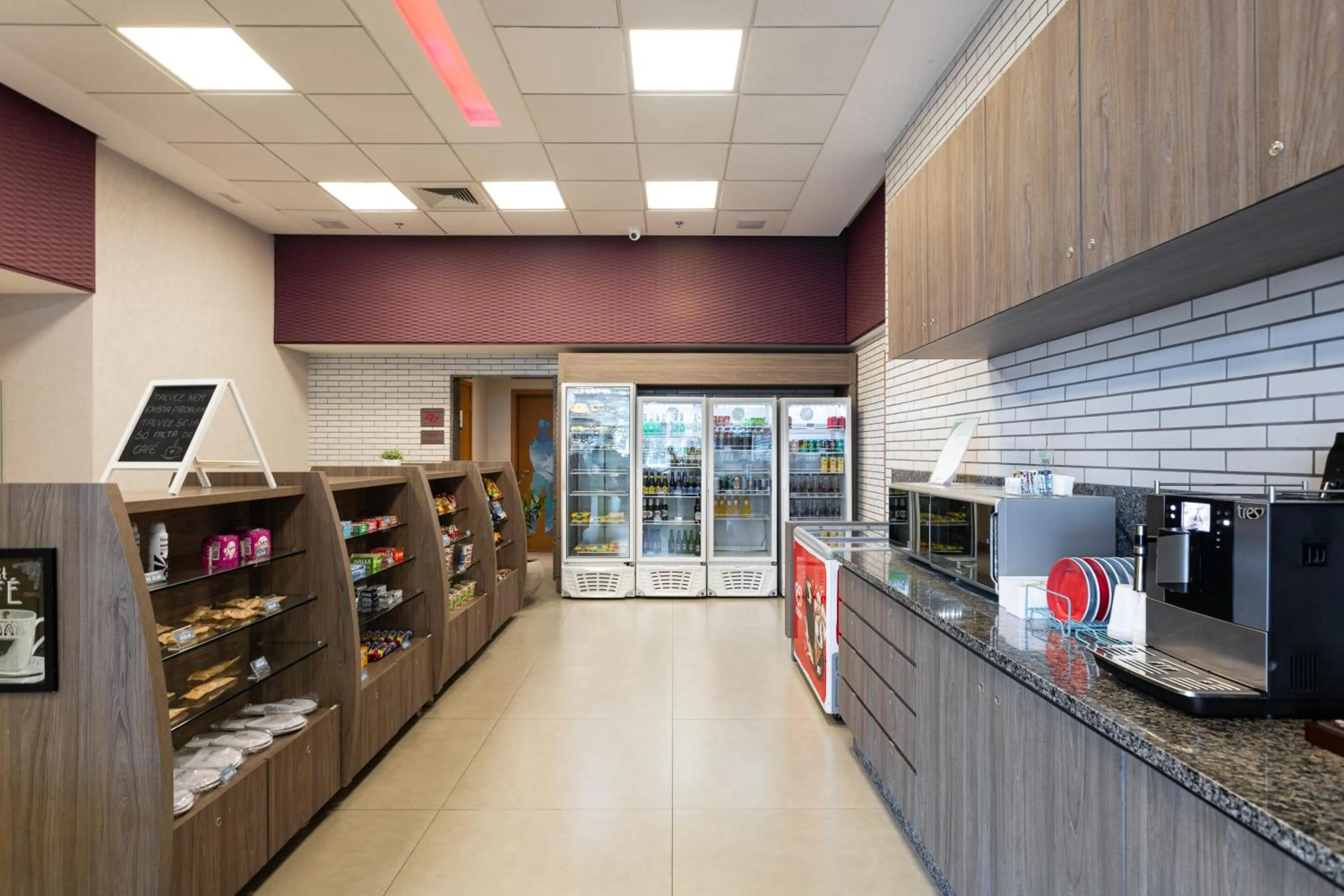 On-site shops in Go Inn Hotel Curitiba