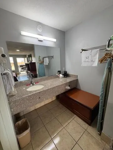 Bathroom in Plaza Inn