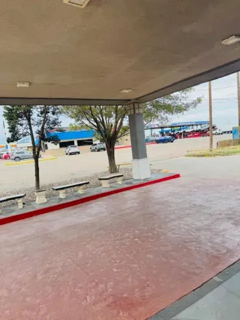 Property building in Plaza Inn Property building in Plaza Inn