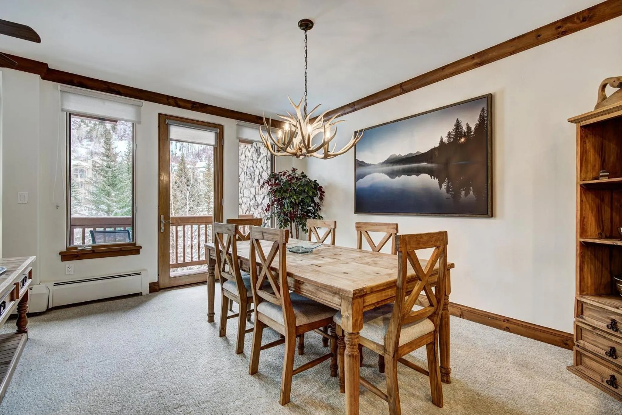 Dining area in Elkhorn Lodge