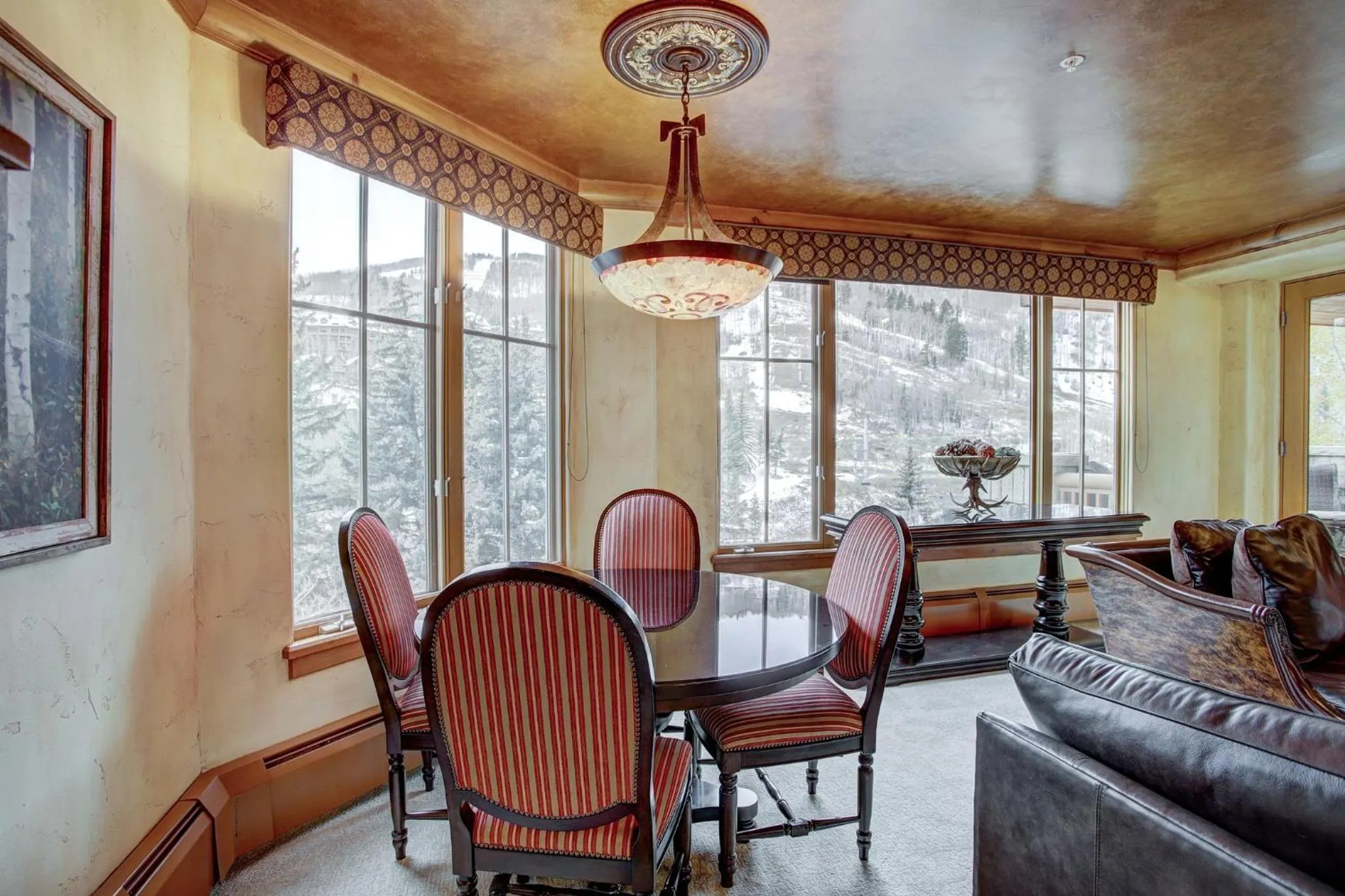 Dining area in Elkhorn Lodge
