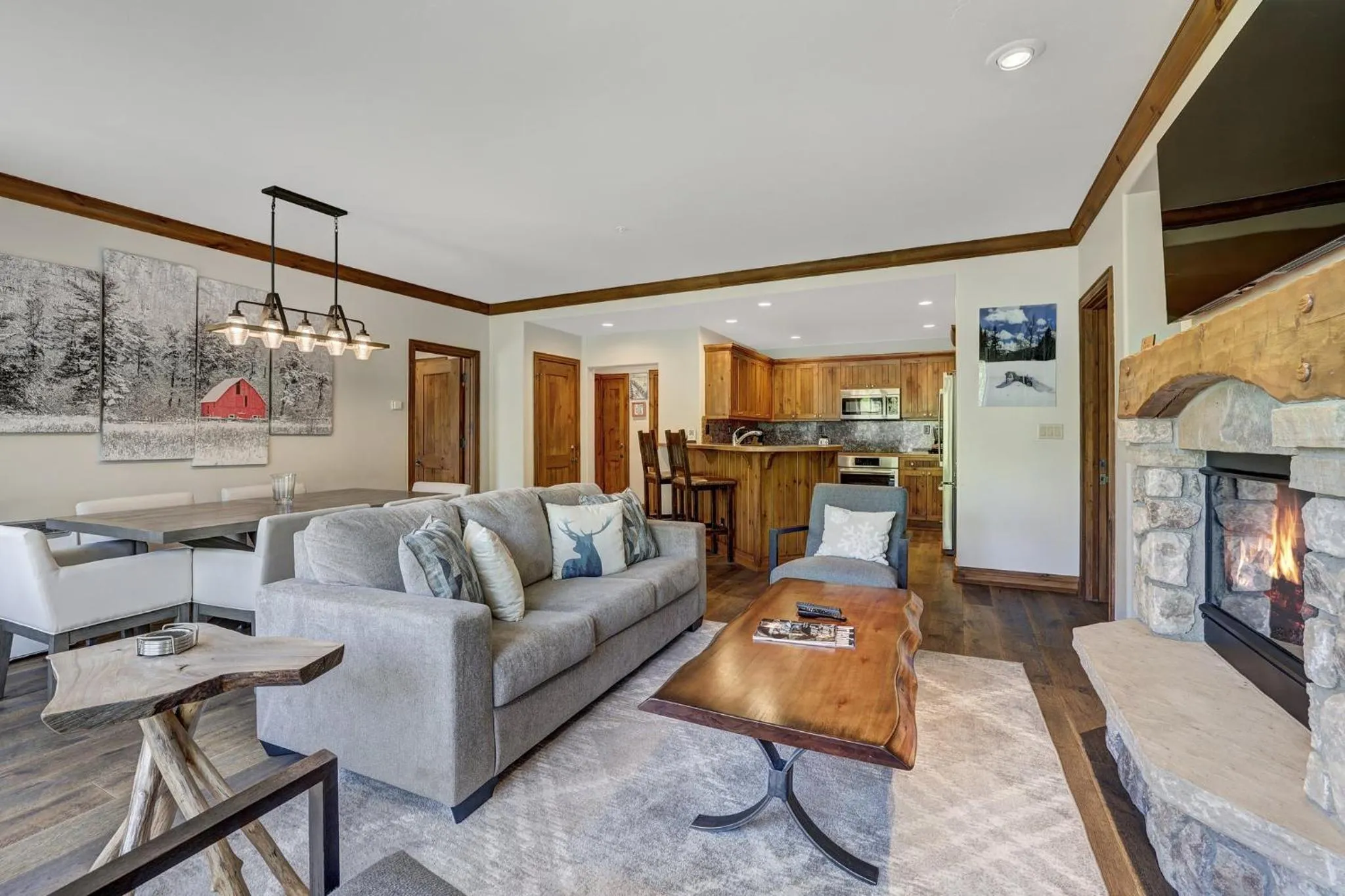 Living room in Elkhorn Lodge