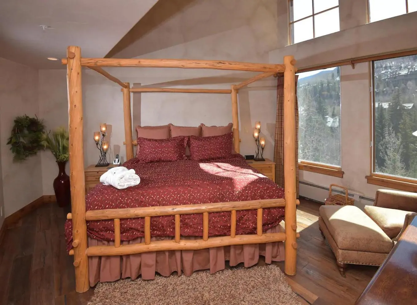 Photo of the whole room, Bed in Elkhorn Lodge