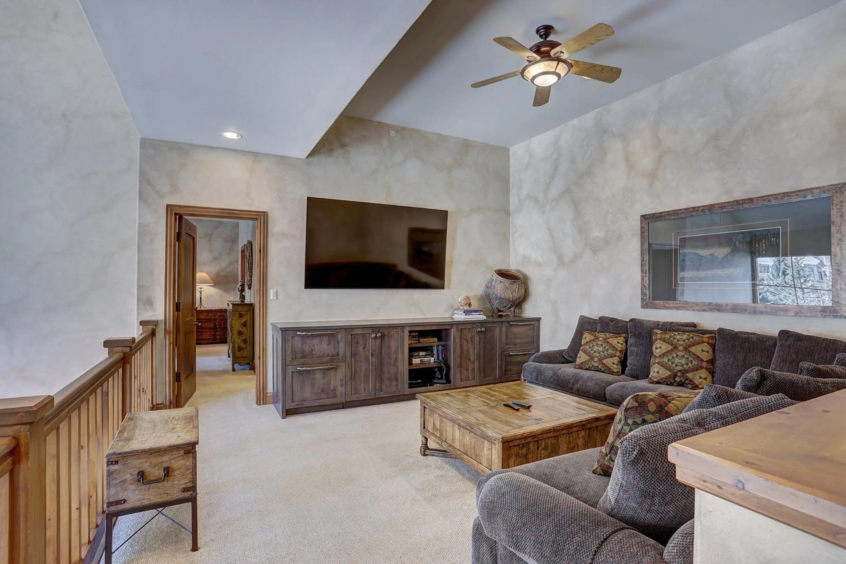Living room in Elkhorn Lodge